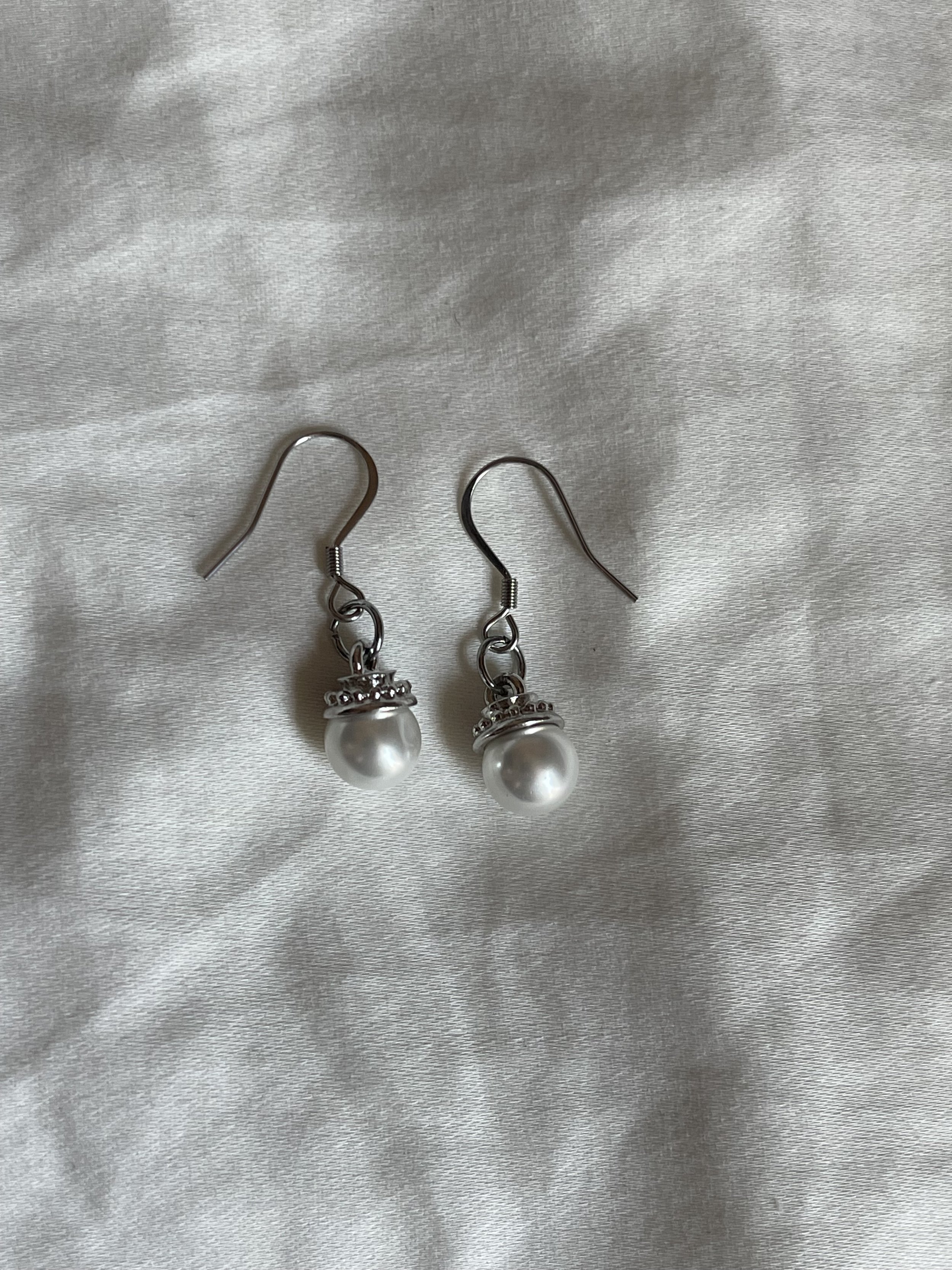 Silver pearl earrings