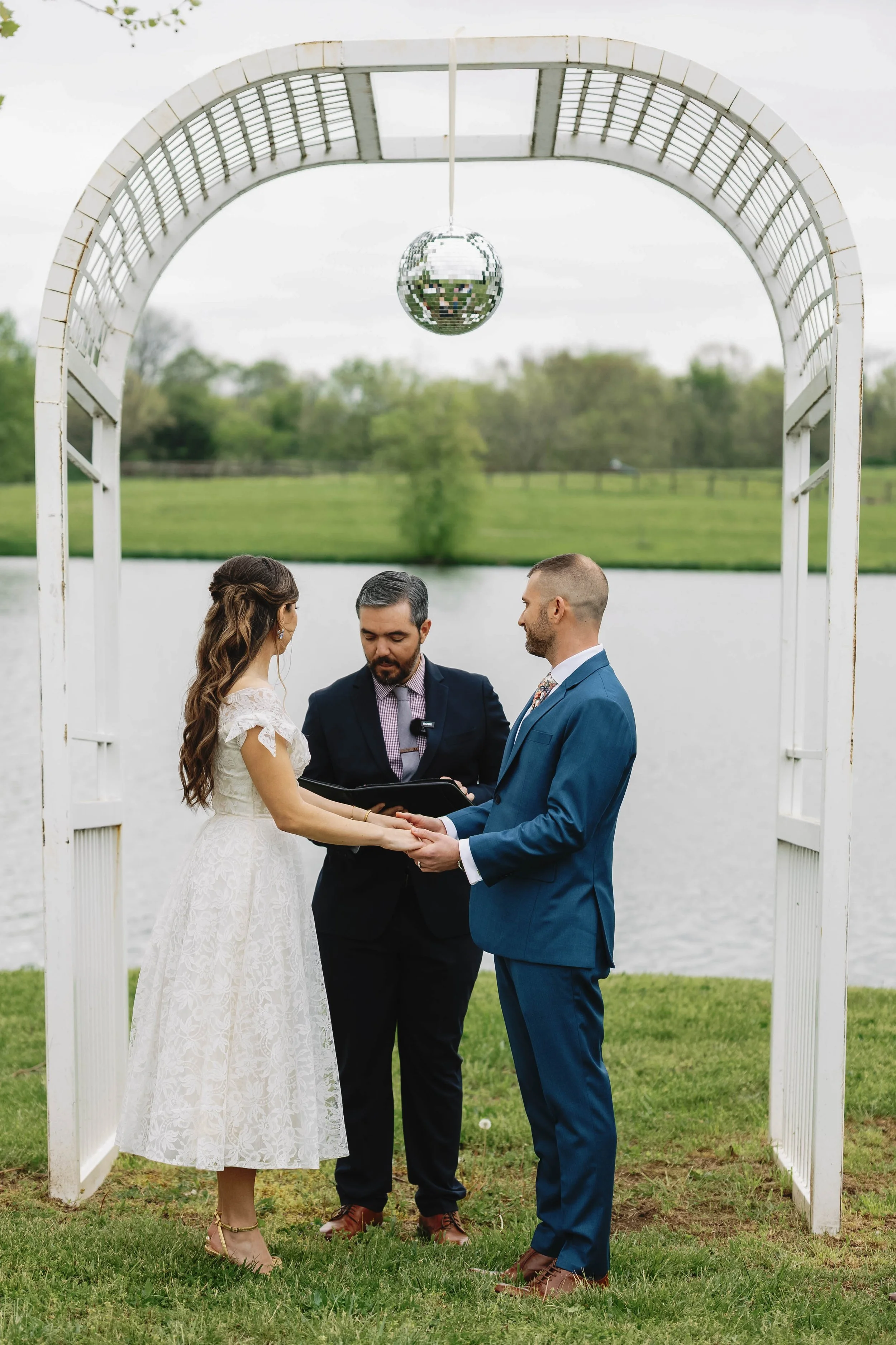 gueenslakekentuckywedding (11 of 114).jpg