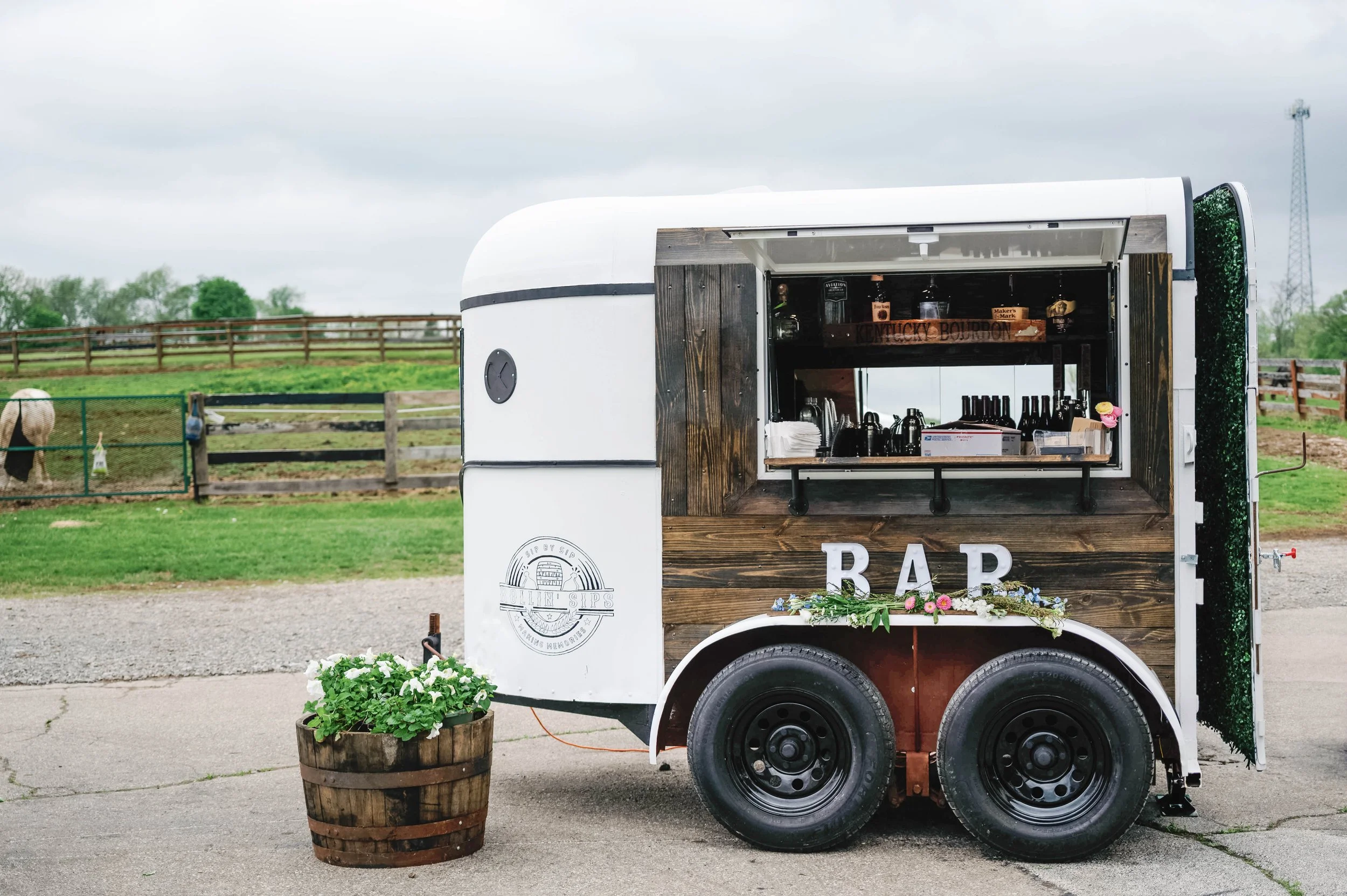 gueenslakekentuckywedding (62 of 114).jpg