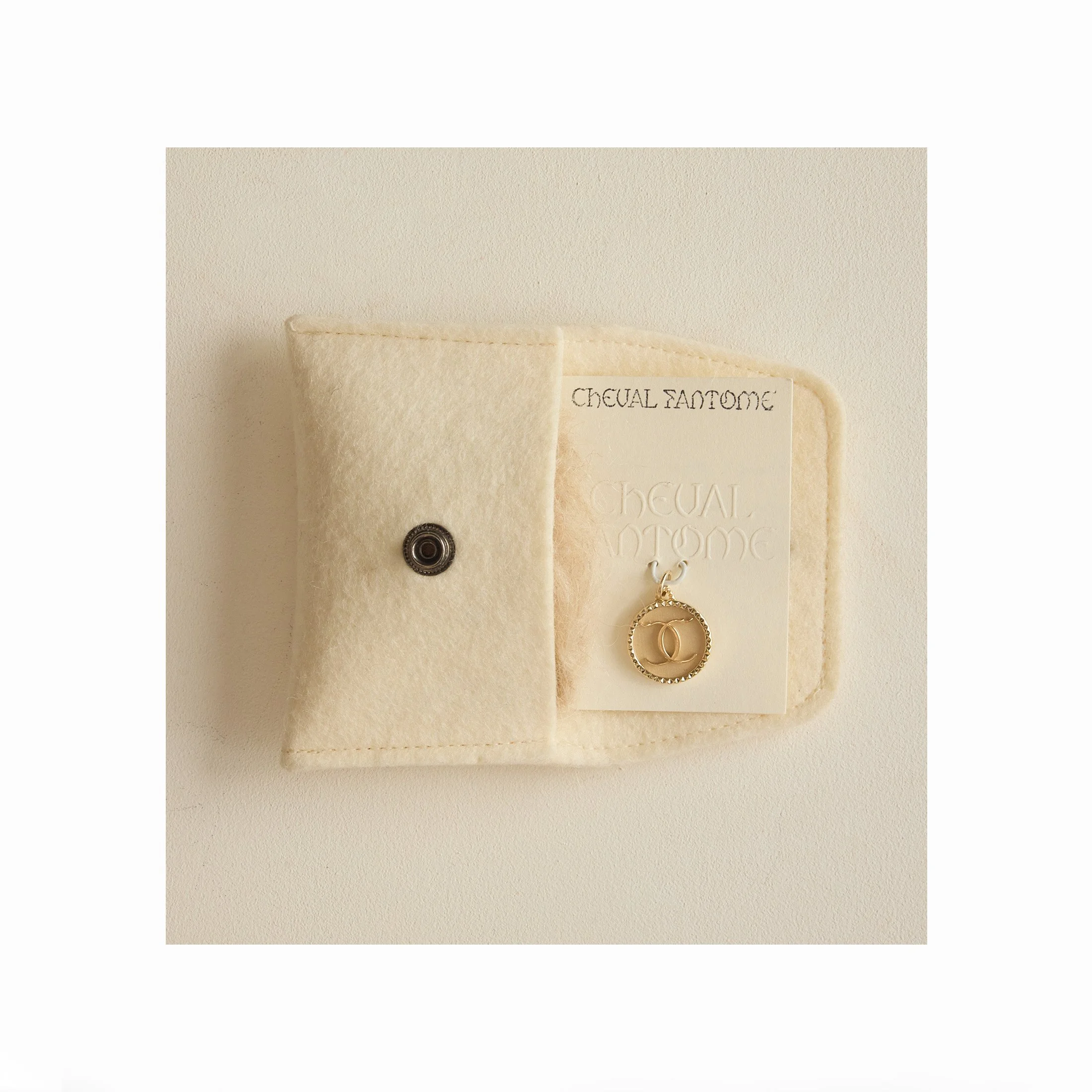 Cheval Fantome Product Pen5.jpg