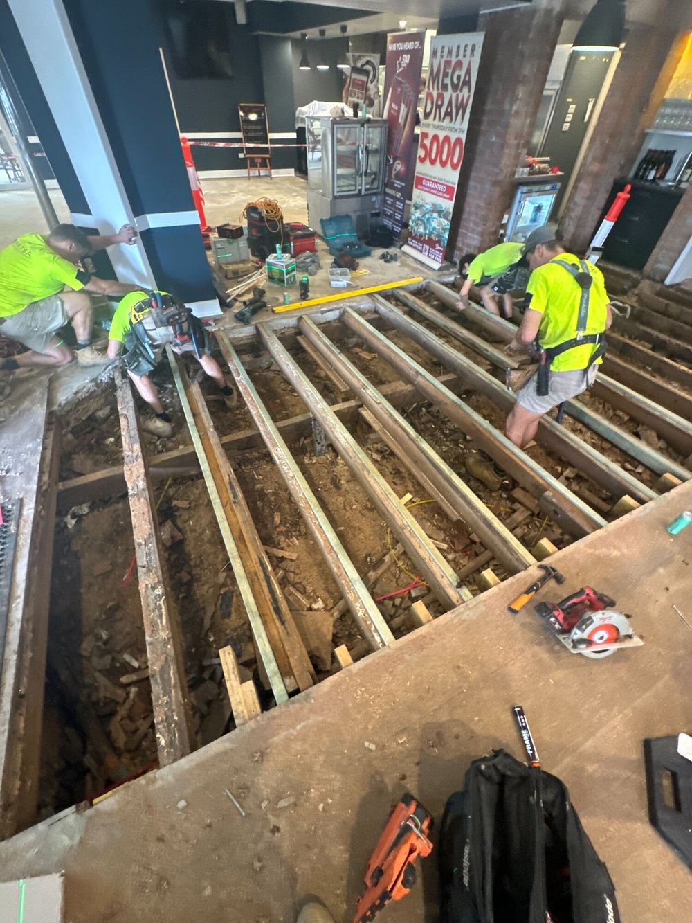 New floor framing, Aspley Hotel
