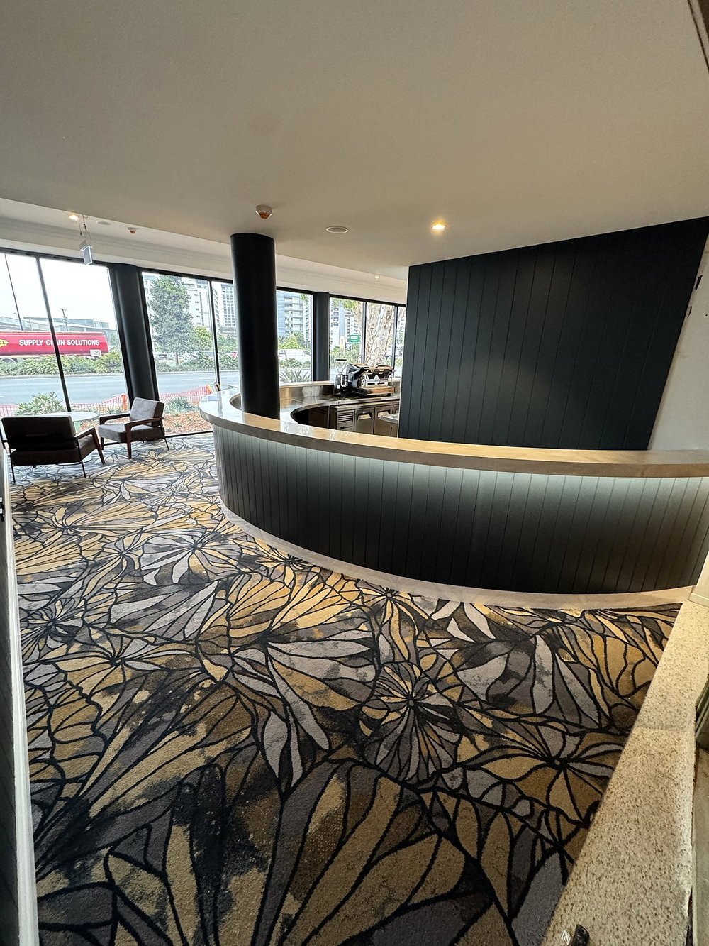 Curved bar, Hotel Kingsley