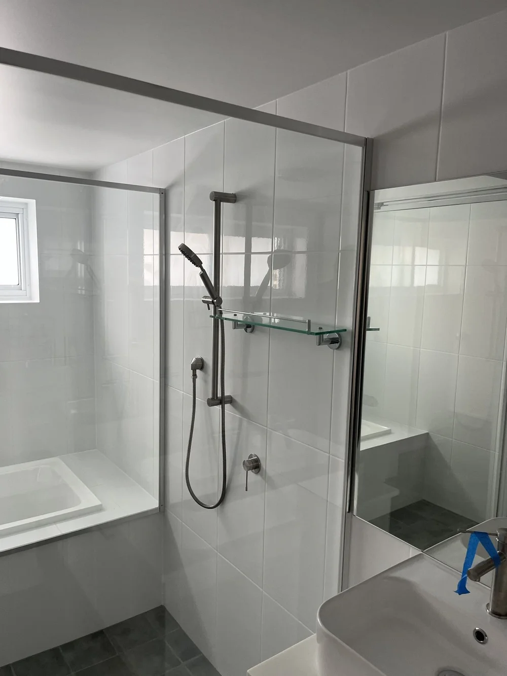 Bathroom with frameless shower screen, Don Pancho by the Beach