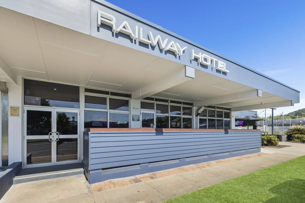 Hotel frontage, Railway Hotel
