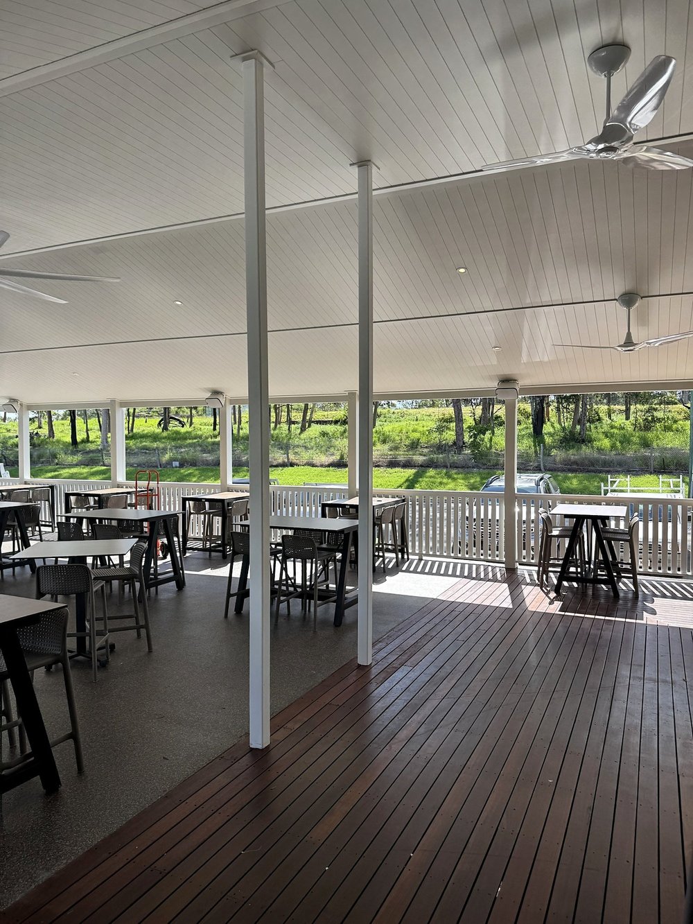 Covered outdoor deck, Karalee Tavern
