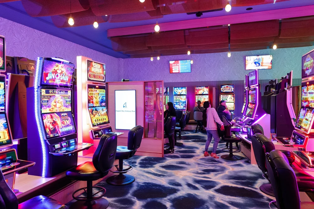 Gaming room screens, The Spinnaker