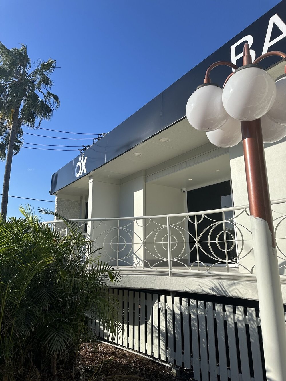Balcony and street frontage, The Ox