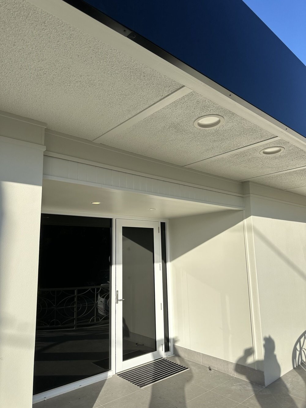New entry doors, The Ox
