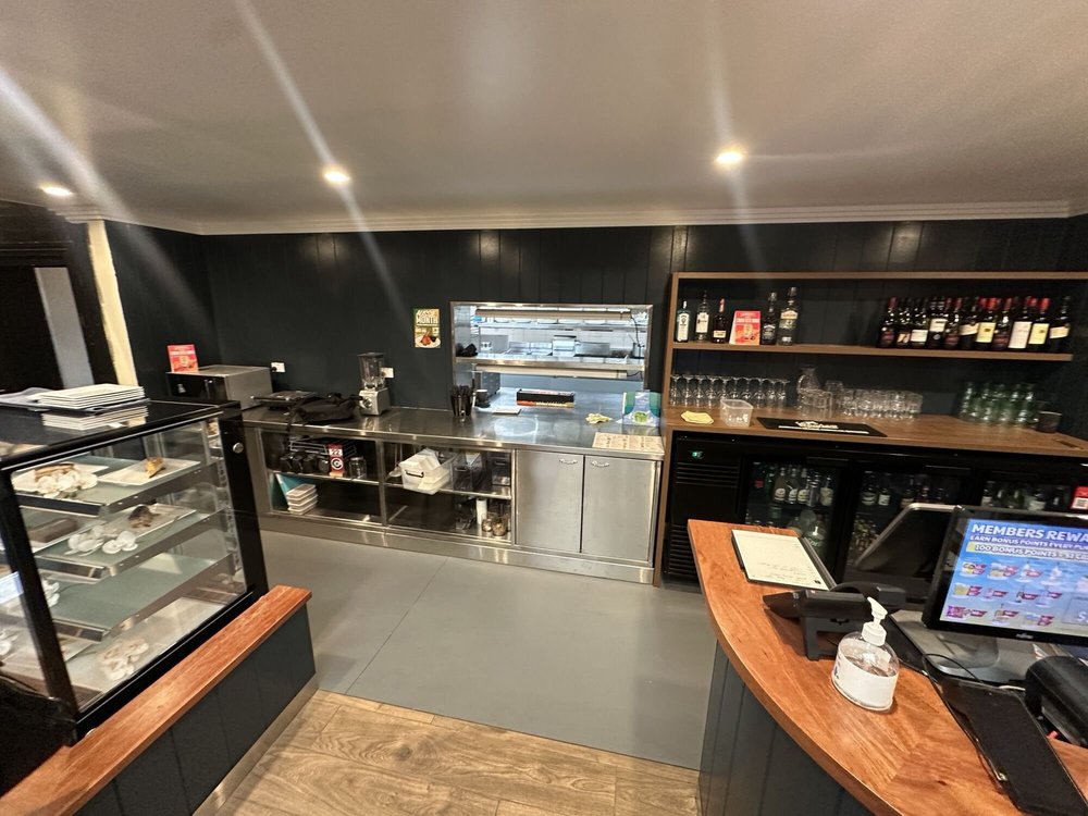 Counter and back bar, The Central Hotel