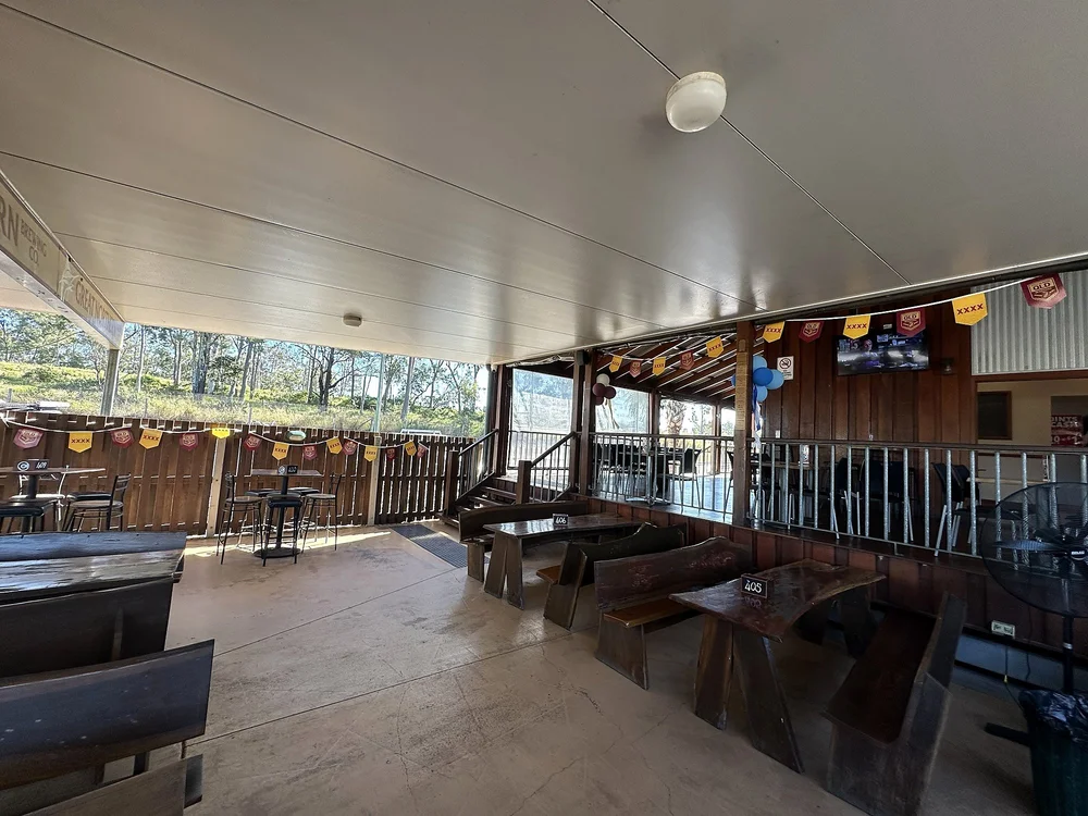 Covered deck seating, Karalee Tavern