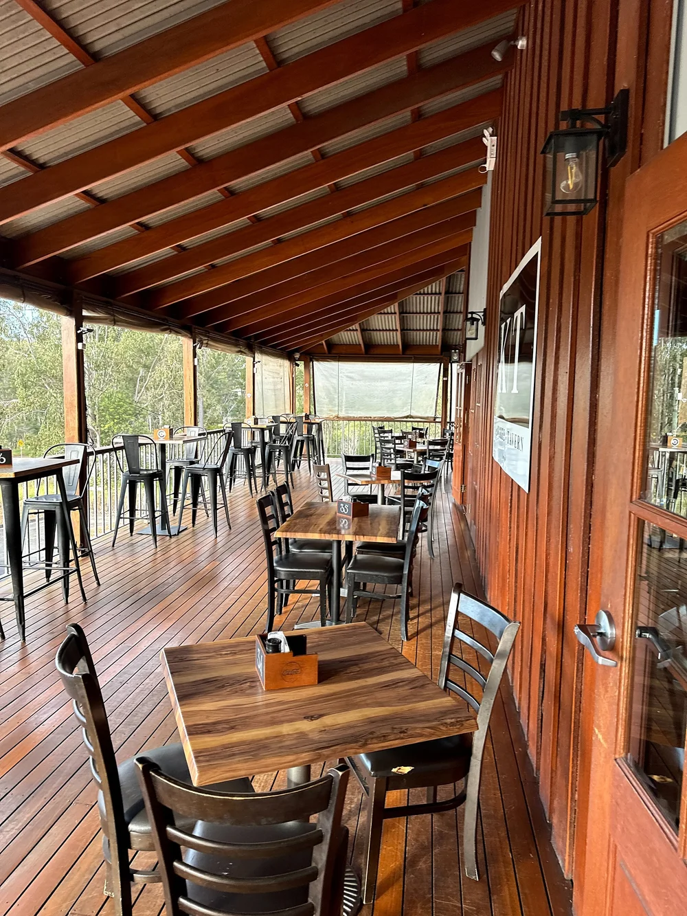 Outdoor dining, Karalee Tavern