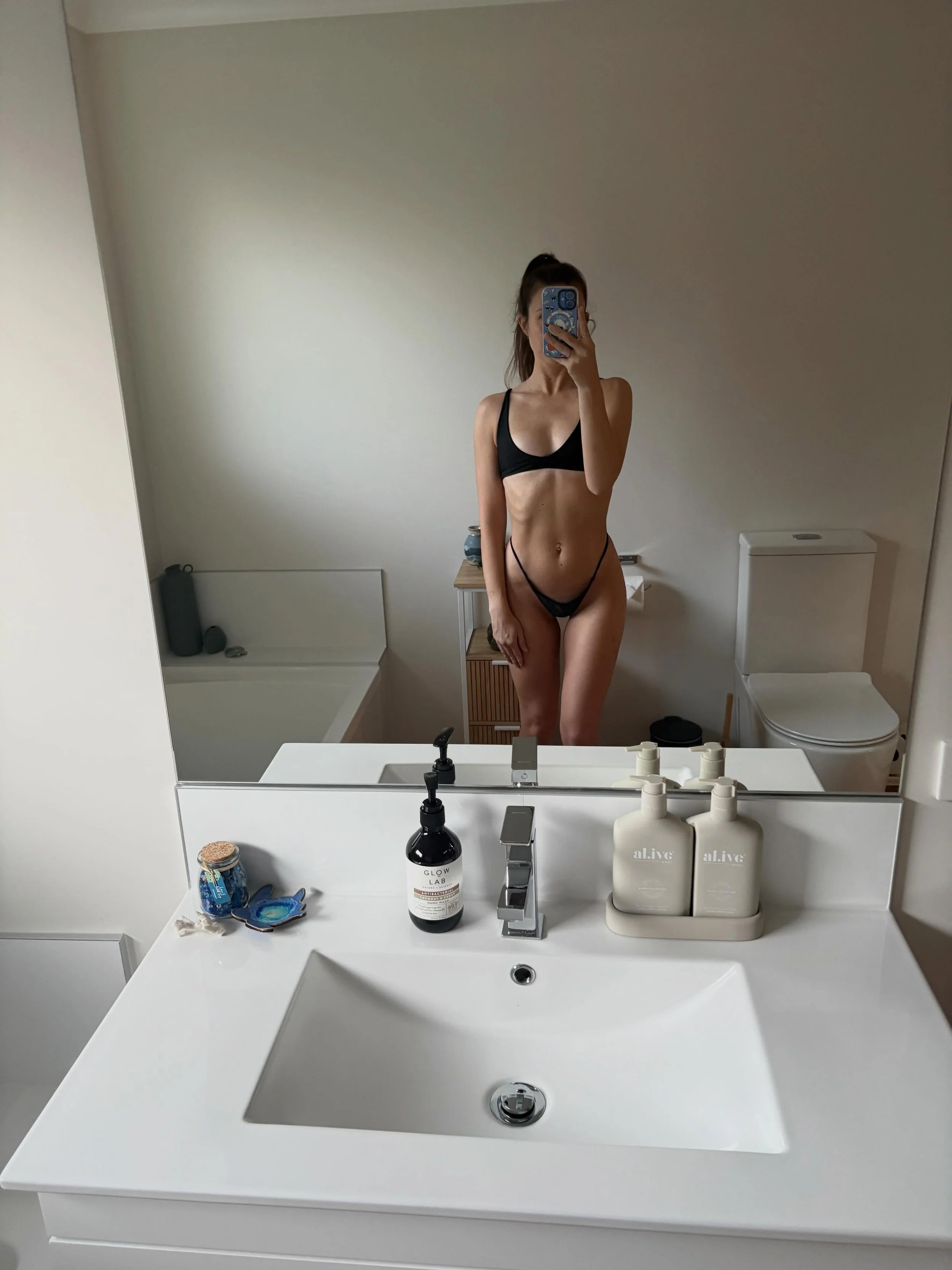 Current physique sitting at maintenance 👇🏼

No extreme dieting
No cutting
No overcomplicating it

Just training consistently, eating well, and keeping things simple.

This is what it looks like when you focus on habits you can actually stick to.

N