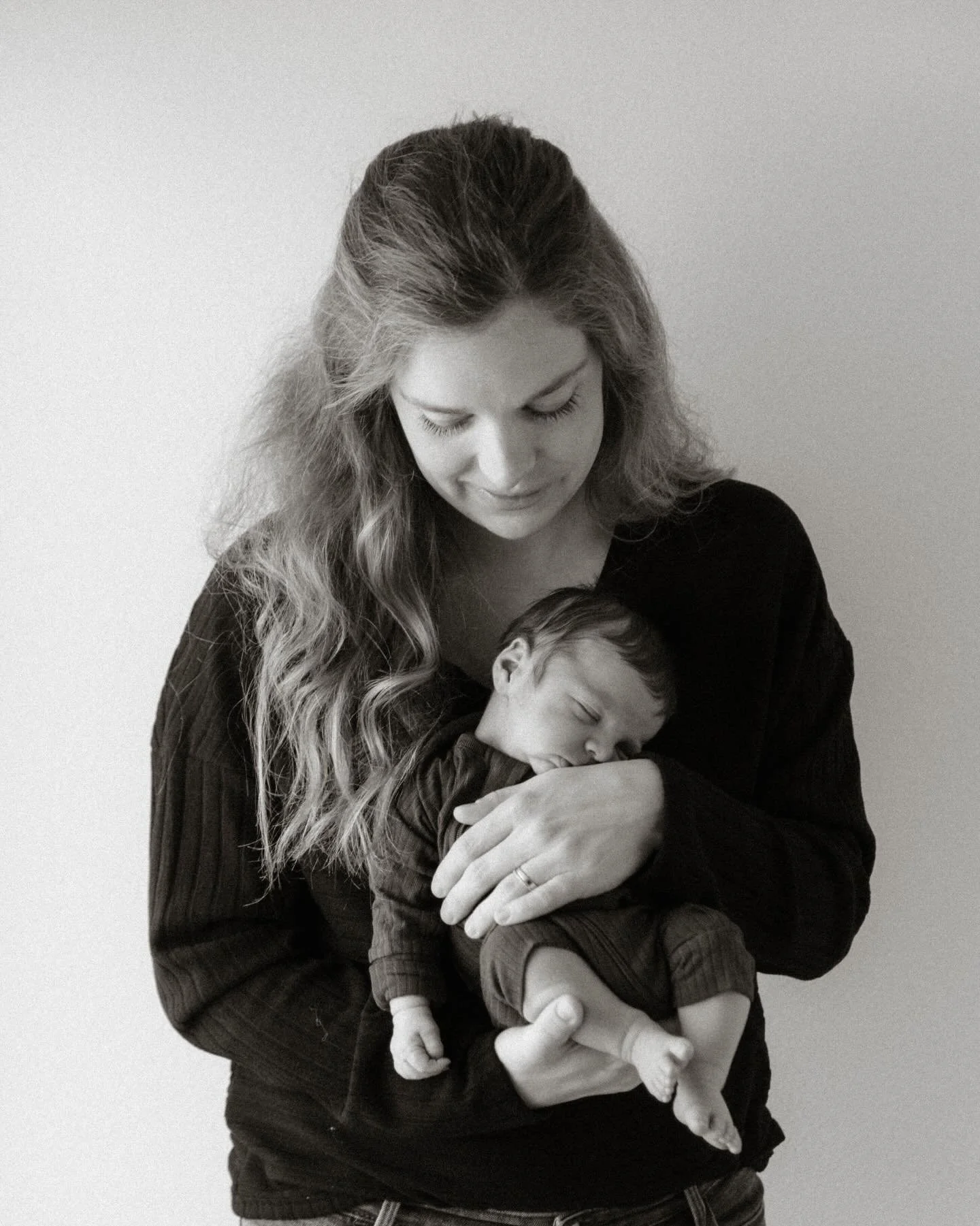 i met the cutest little guy a few days after Christmas 🫶🏼 

I LOVE babies so much.  Maybe 2026 bring me lots of them. 😂🫶🏼 

#sheridannewbornphotographer #wyomingnewbornphotography