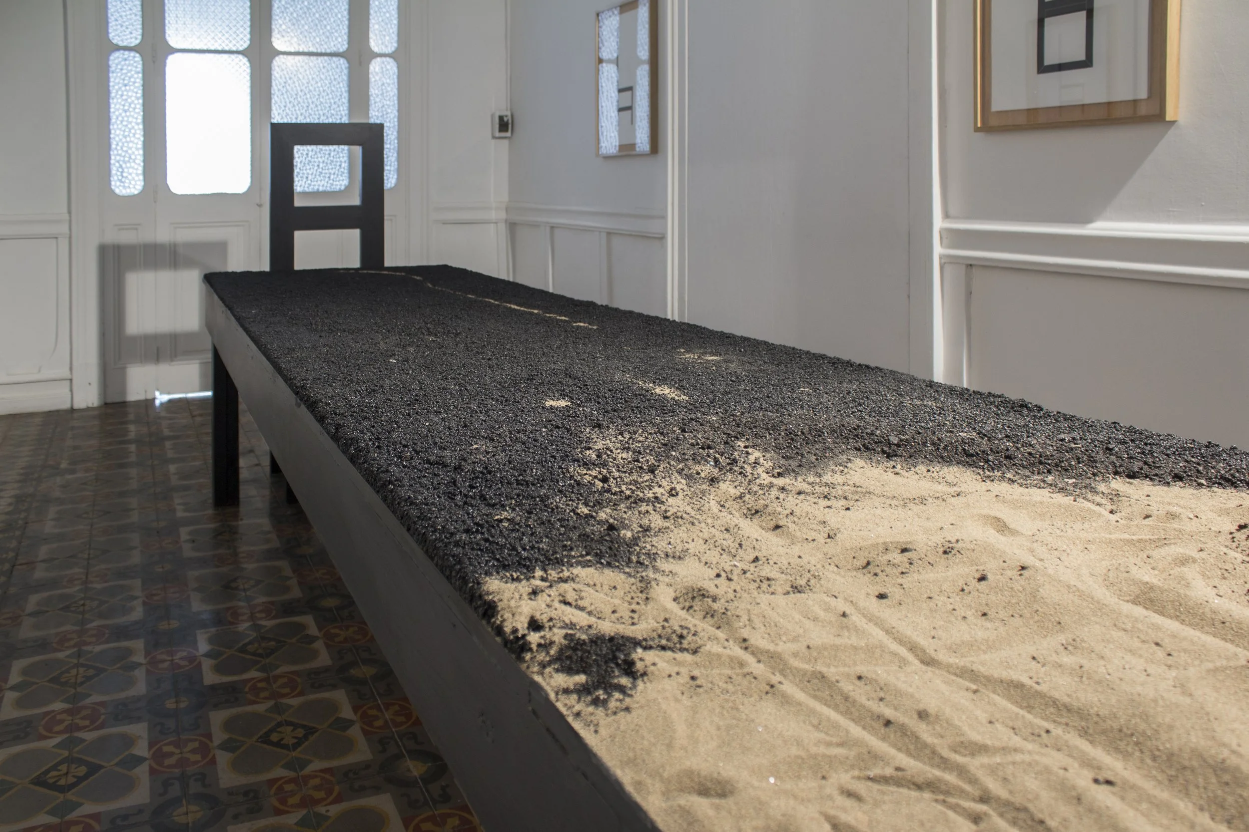 La Gravedad Local. Instalaciones de calibración territorial. Santiago Roose, Galería 80M2, Lima, 2016