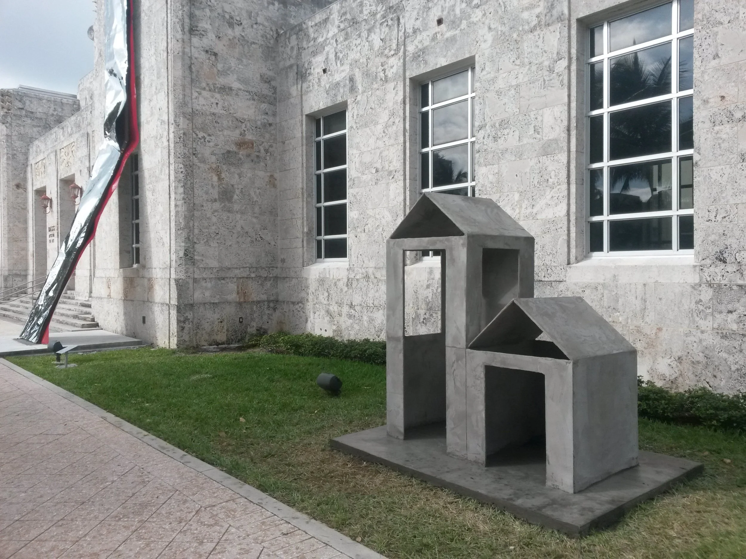 Sistema Teóricamente Estable. Escultura de concreto. Art Basel Miami Beach / Bass Museum, 2013. Santiago Roose