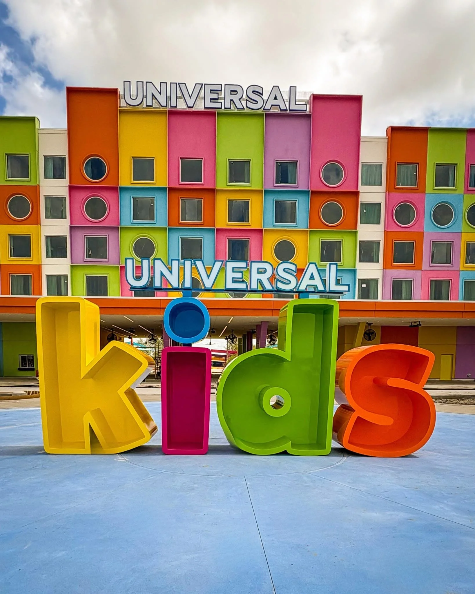 universal kids resort sign