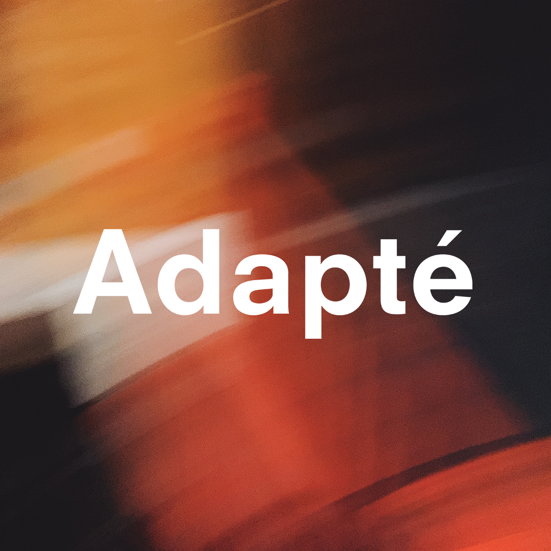 Blurred background with warm orange and red tones, with the word 'Adapté' written in white in the center.