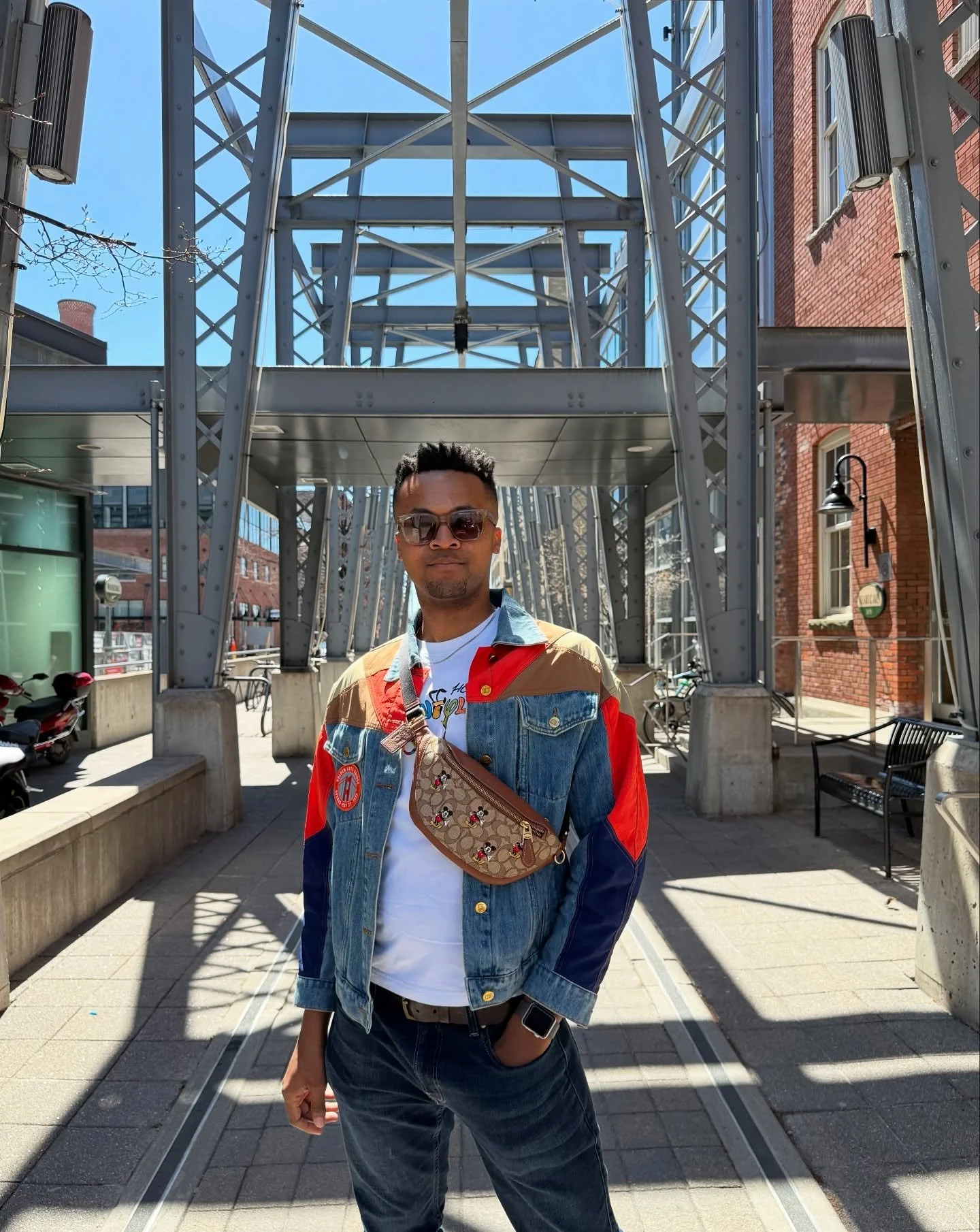 &ldquo;Spring is nature&rsquo;s way of saying, &lsquo;Let&rsquo;s party!&rsquo;&rdquo; - Robin Williams 

#spring #toronto #style #ootd #tgif #flowerstagram #flowers #canada