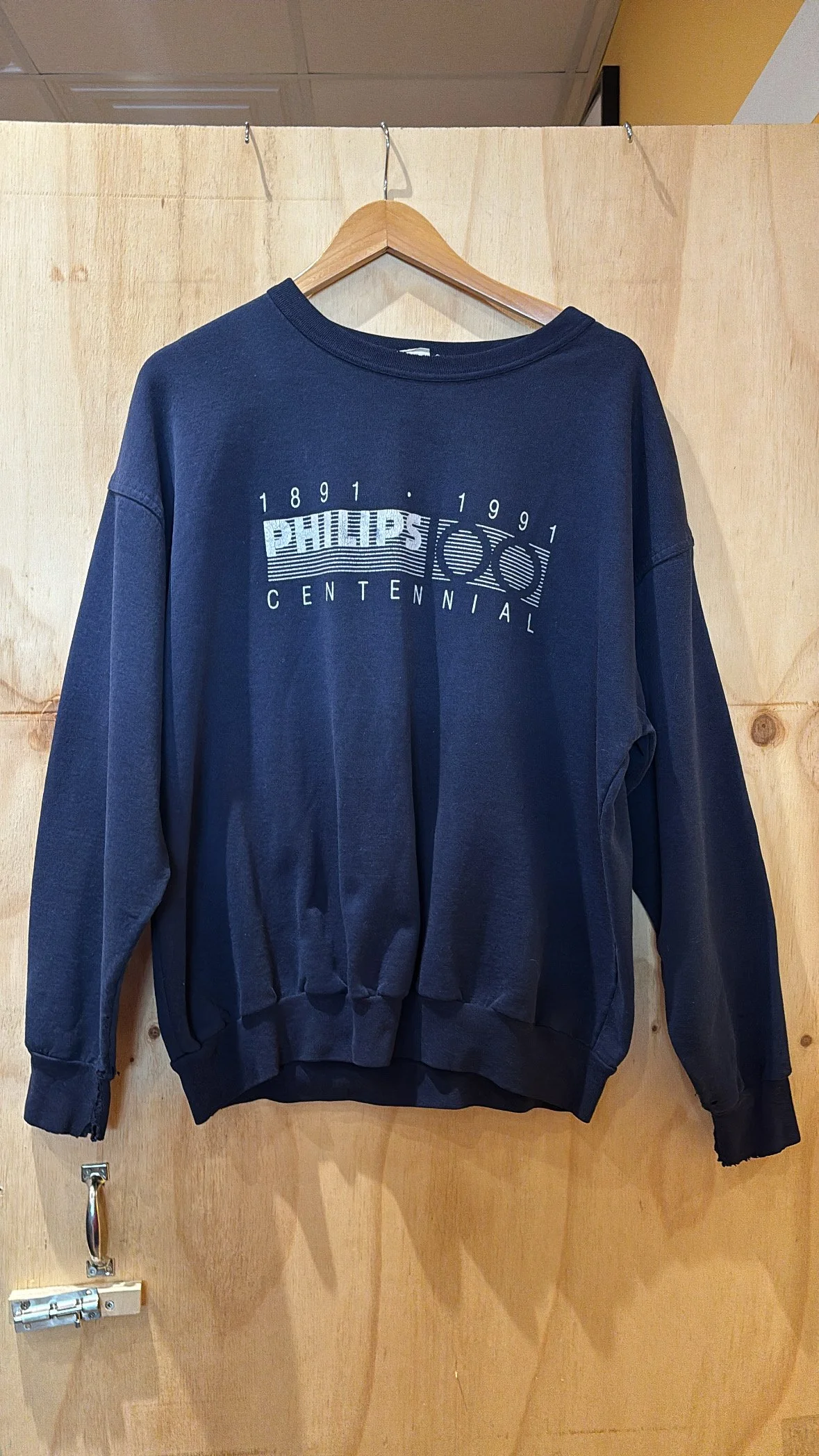 90'S PHILIPS CREWNECK AS IS