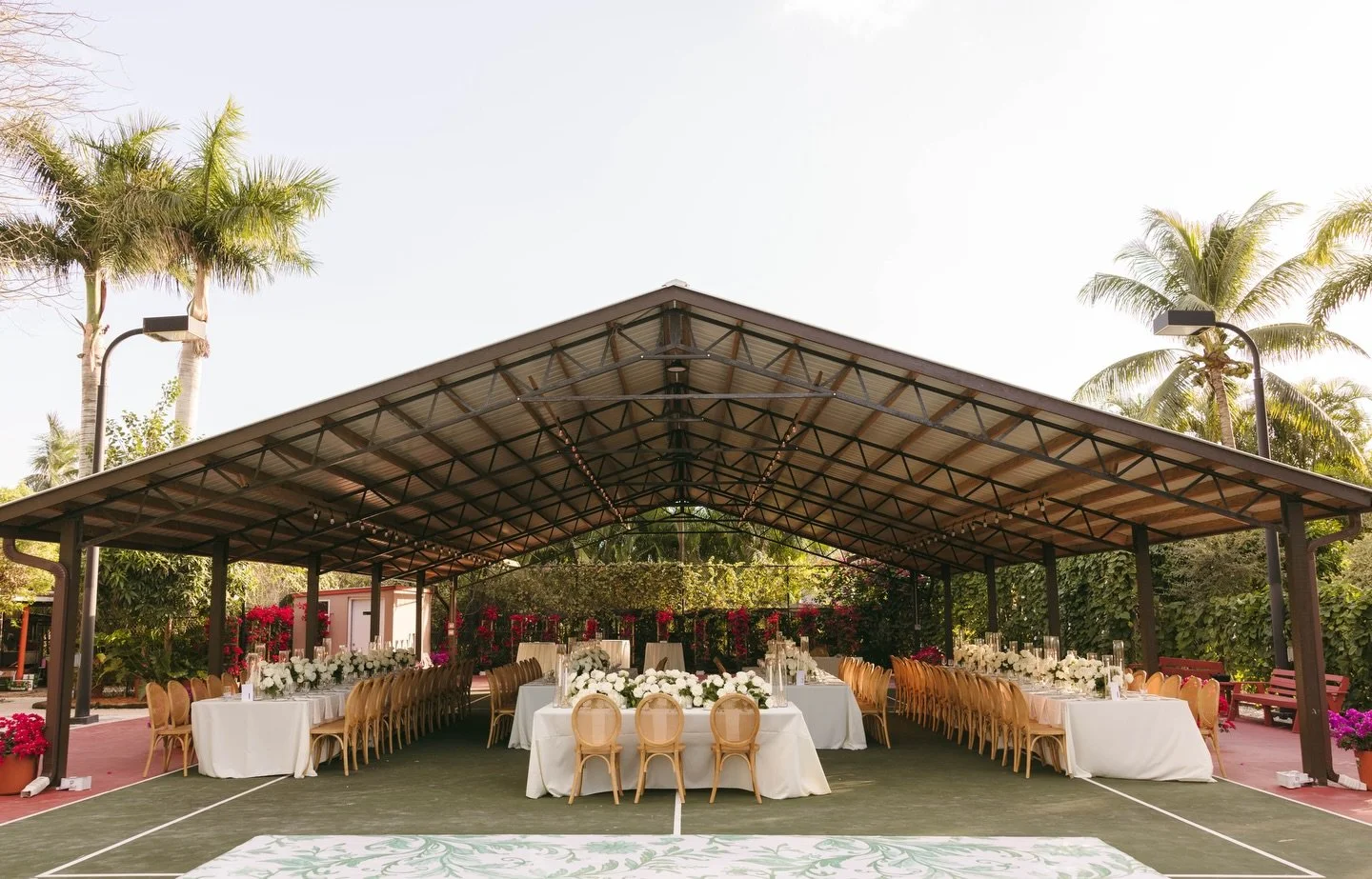 Ready for dinner 🍽️

Planner: @samfernevents 
Photographer: @daniparadaphoto 
Videographer: @carodiaz.film 
Catering: @billhansenluxurycatering 
Lighting, sound &amp; DJ: @eventfactor @drdjstephenpeters 
Rentals: @elementsandaccents 
Decor: @mysophi