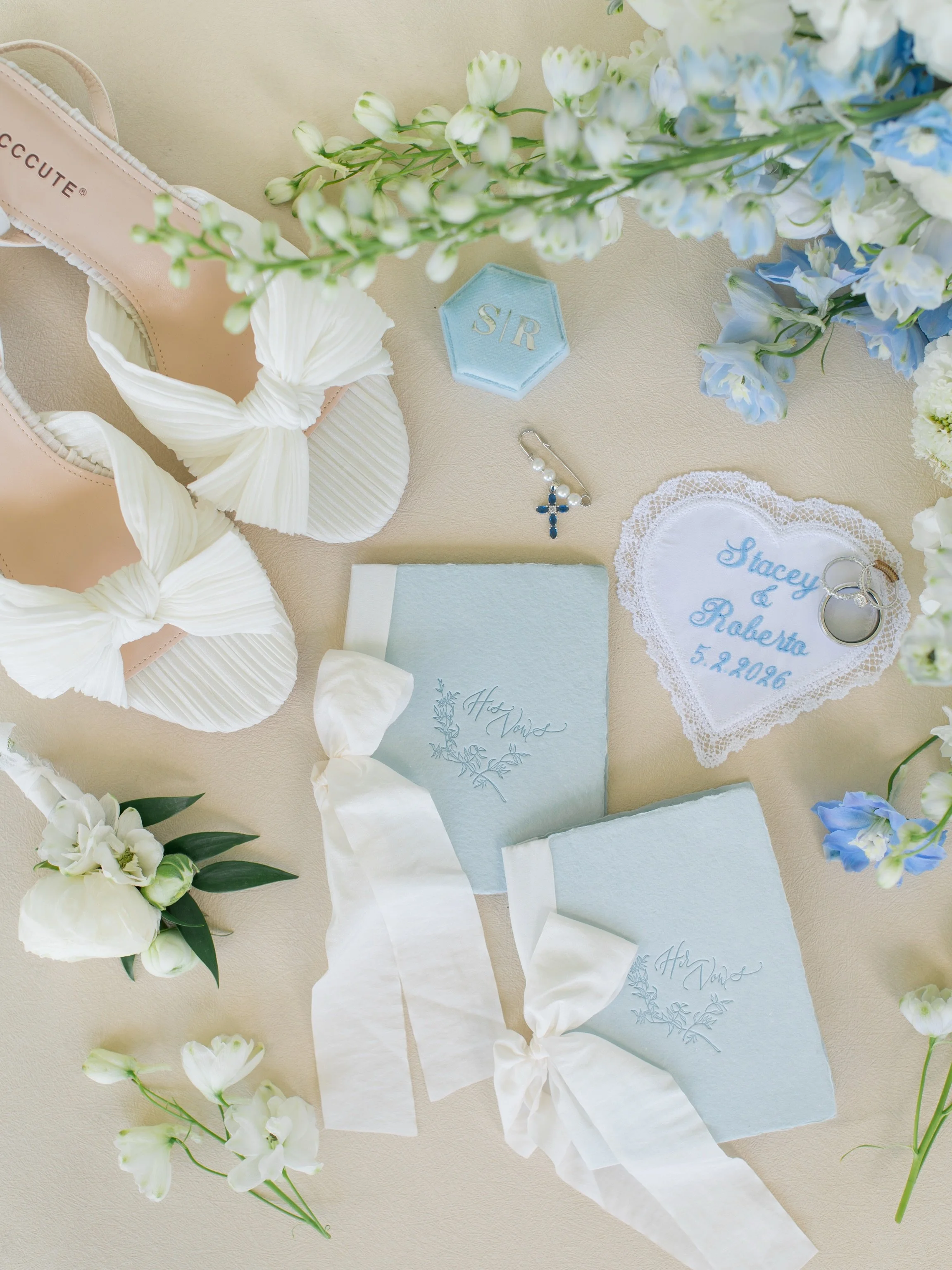 In the details

Planner: @samfernevents 
Venue: @thewhiteorchidfl 
Photographer: @aleksvictoriaphotography 
Videographer: @acreationfilms 
Content creator: @bcreativeandco 
Violinist: @musicwithruthy 
HMU: @marliciousmakeup @belenbridal 
Decor: @miam