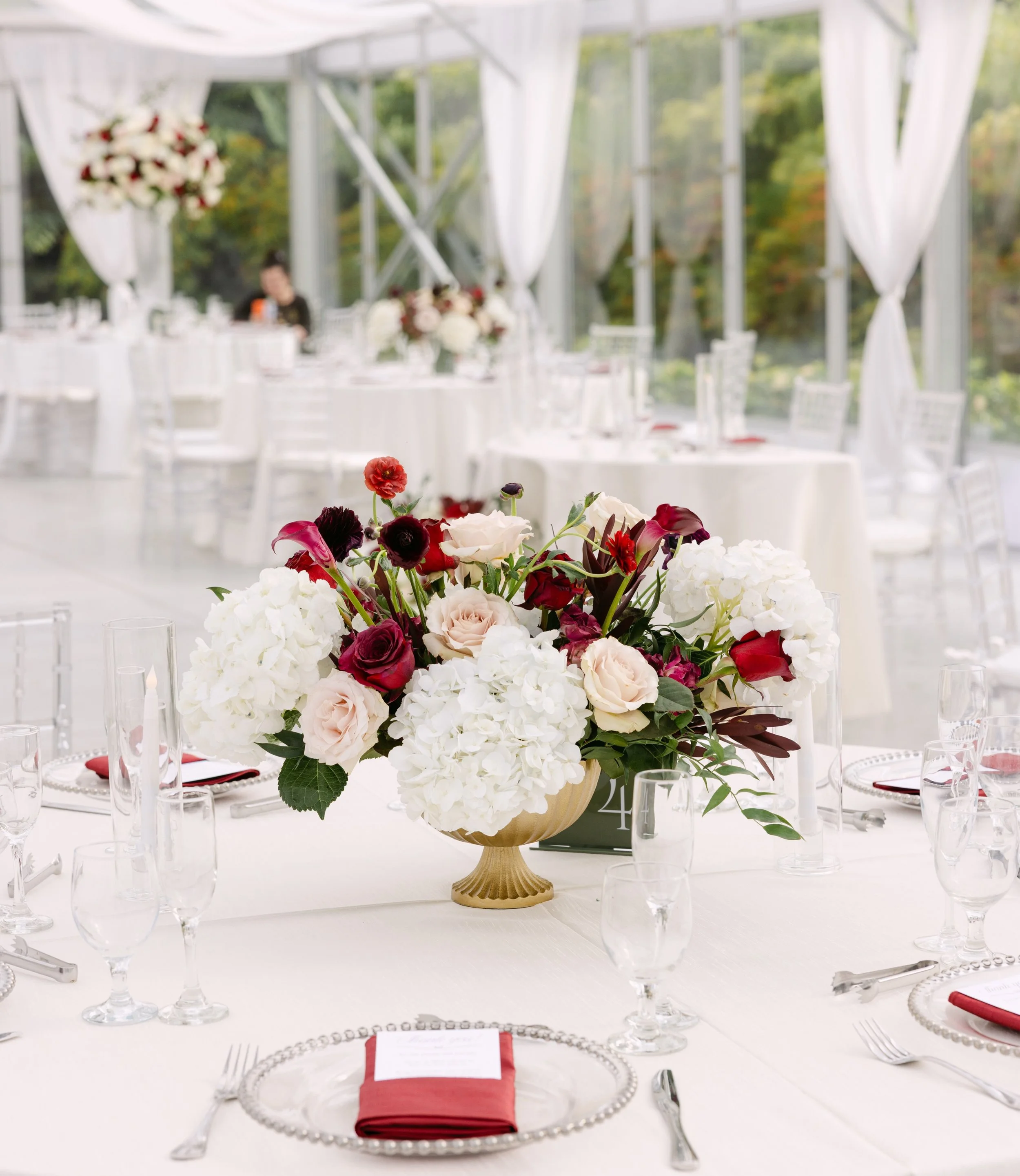 A little color &amp; a whole lot of romance

Planner: @samfernevents 
Venue: @secretgardensmiami 
Photo/video: @jd.image 
Glam: @dannisangels @forever.sultry 
DJ/sound/lighting: @pheniks_slp 
Bar: @lucky9_bar 
Catering/rentals: @braziliangrillcaterin