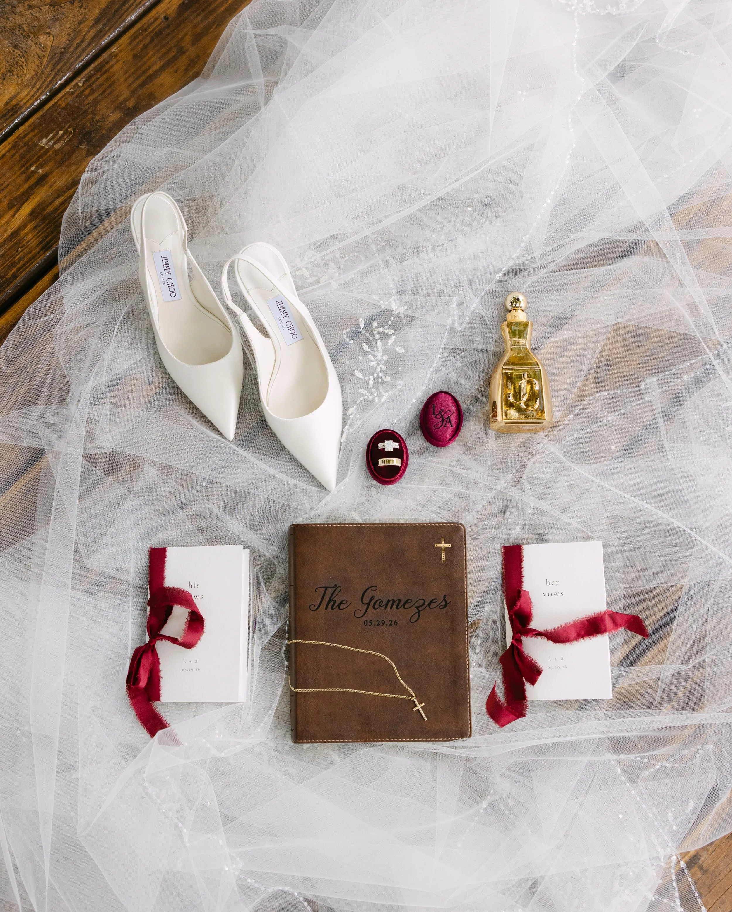 The little details that make the day yours

Planner: @samfernevents 
Venue: @secretgardensmiami 
Photo/video: @jd.image 
Glam: @dannisangels @forever.sultry 
DJ/sound/lighting: @pheniks_slp 
Bar: @lucky9_bar 
Catering/rentals: @braziliangrillcatering