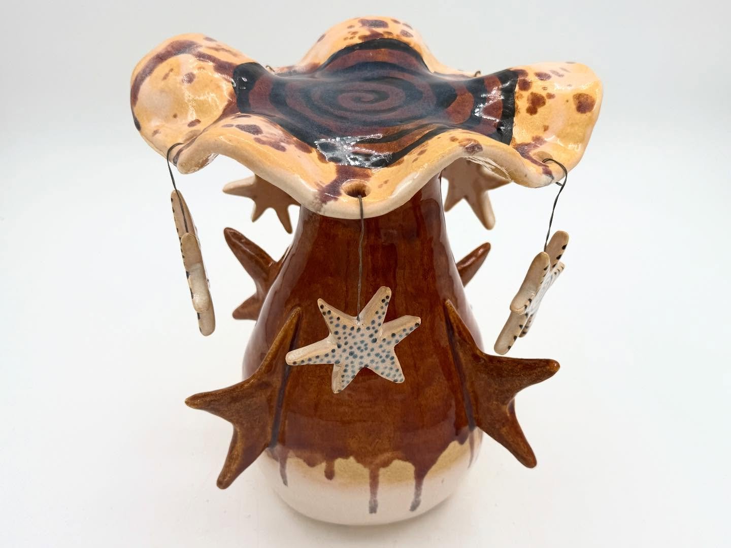 &ldquo;golden blue&rdquo; 
⭐️
B-mix with sand. Hump mold, slab, and coil built. Glazed with floating sunset and cream # 16 with some black underglaze.
⭐️
So stoked to see her all pretty &amp; out of the kiln. Loved this final piece of the semester🙆&