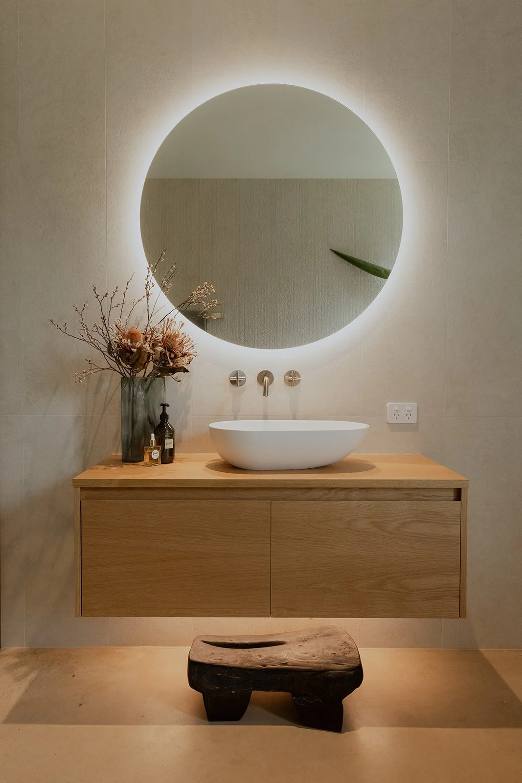 A stunning light bathroom with led lit mirror by Diemarco Builders Queenstown.