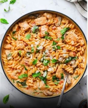 CREAMY CHICKEN PESTO PASTA - CALORIES:508 / P:54g F:13g C:34g