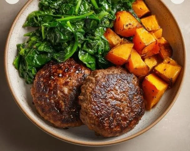 BEEF PATTIES WITH SWEET POTATO - CALORIES:500 / P:43g F:16g C:43g