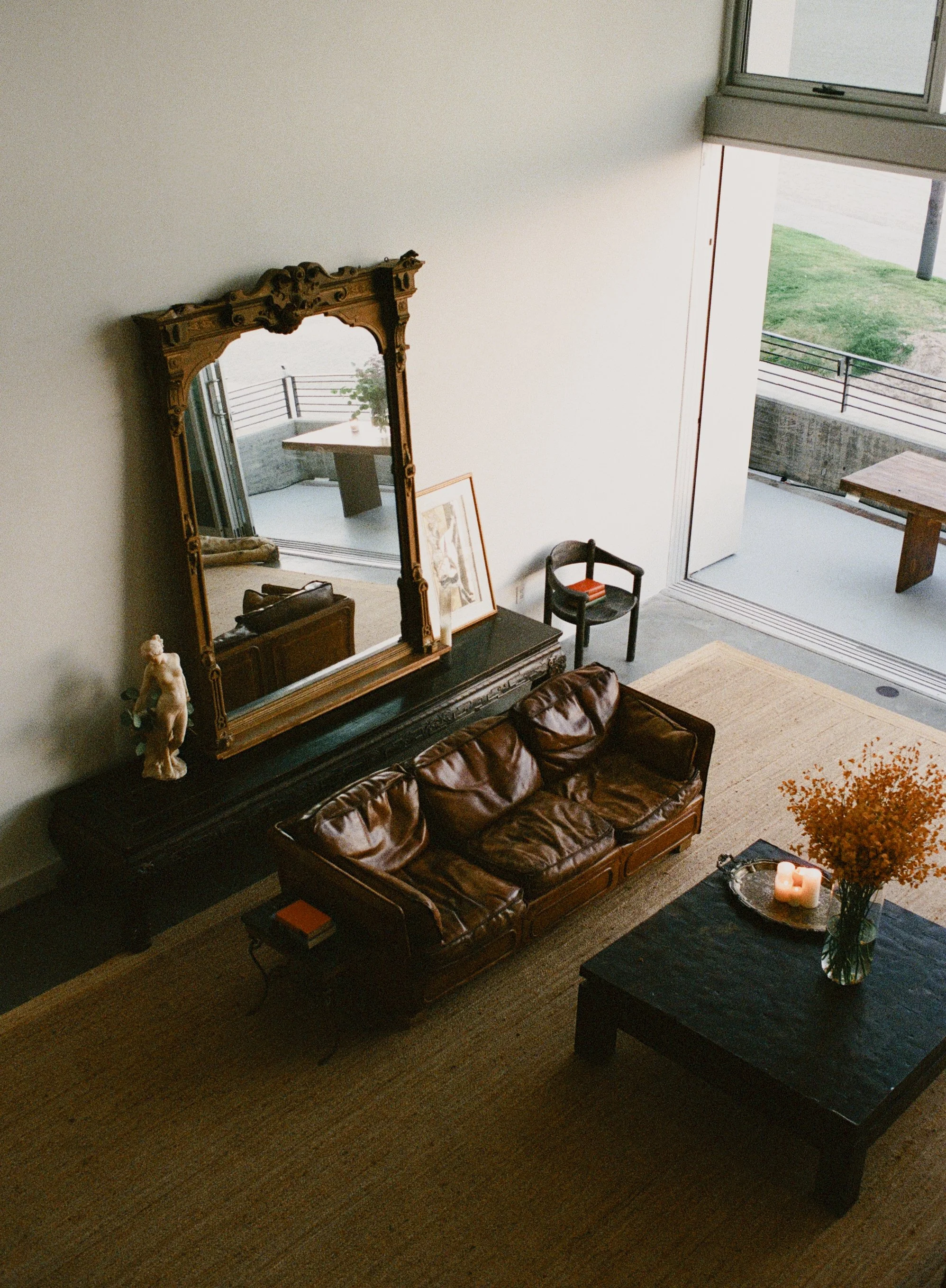 loft-2-living-room-sofas-ocean-view-venice-beach.jpg