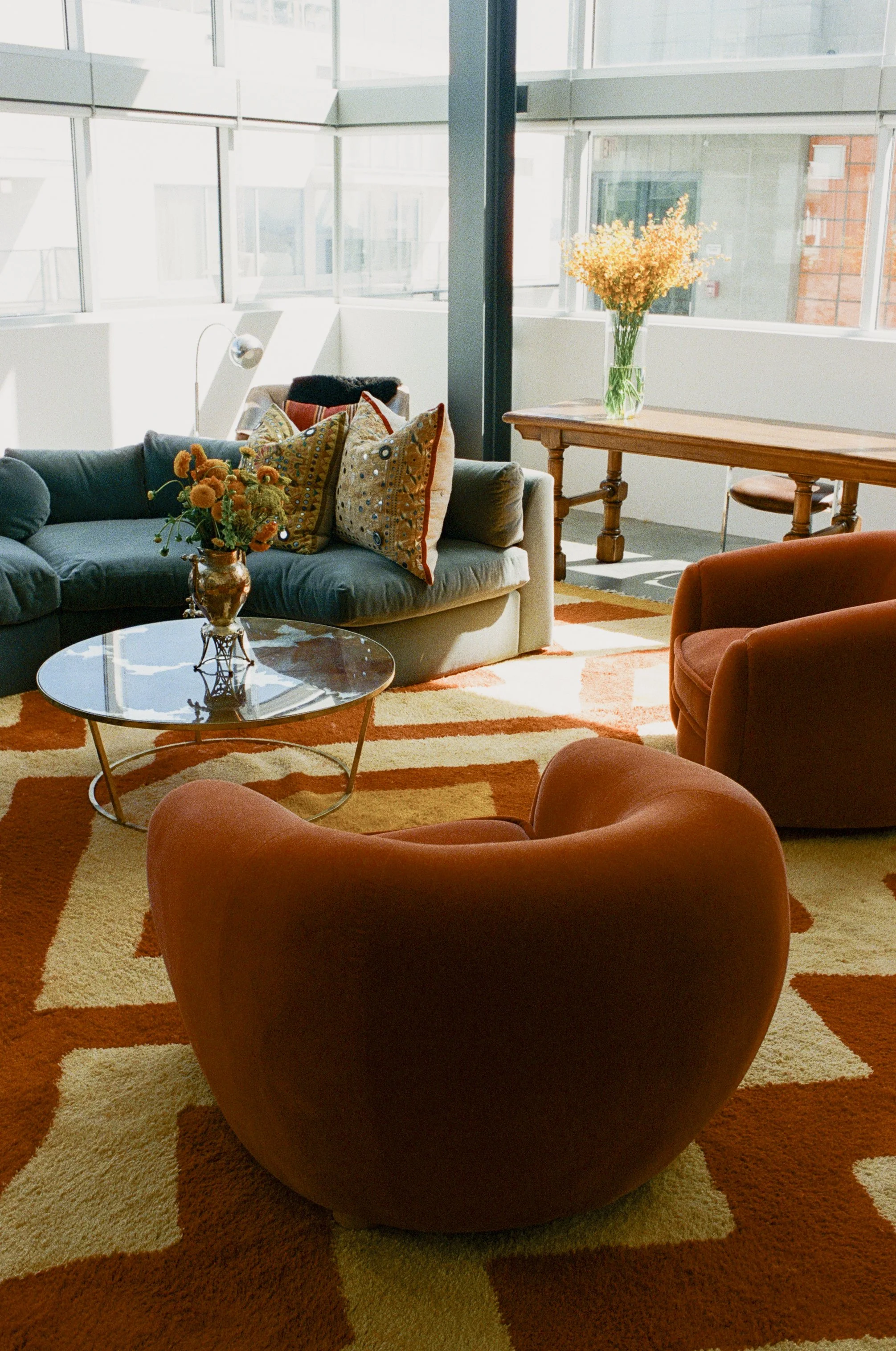 loft-4-orange-swivel-chairs-rug-venice-beach.jpg