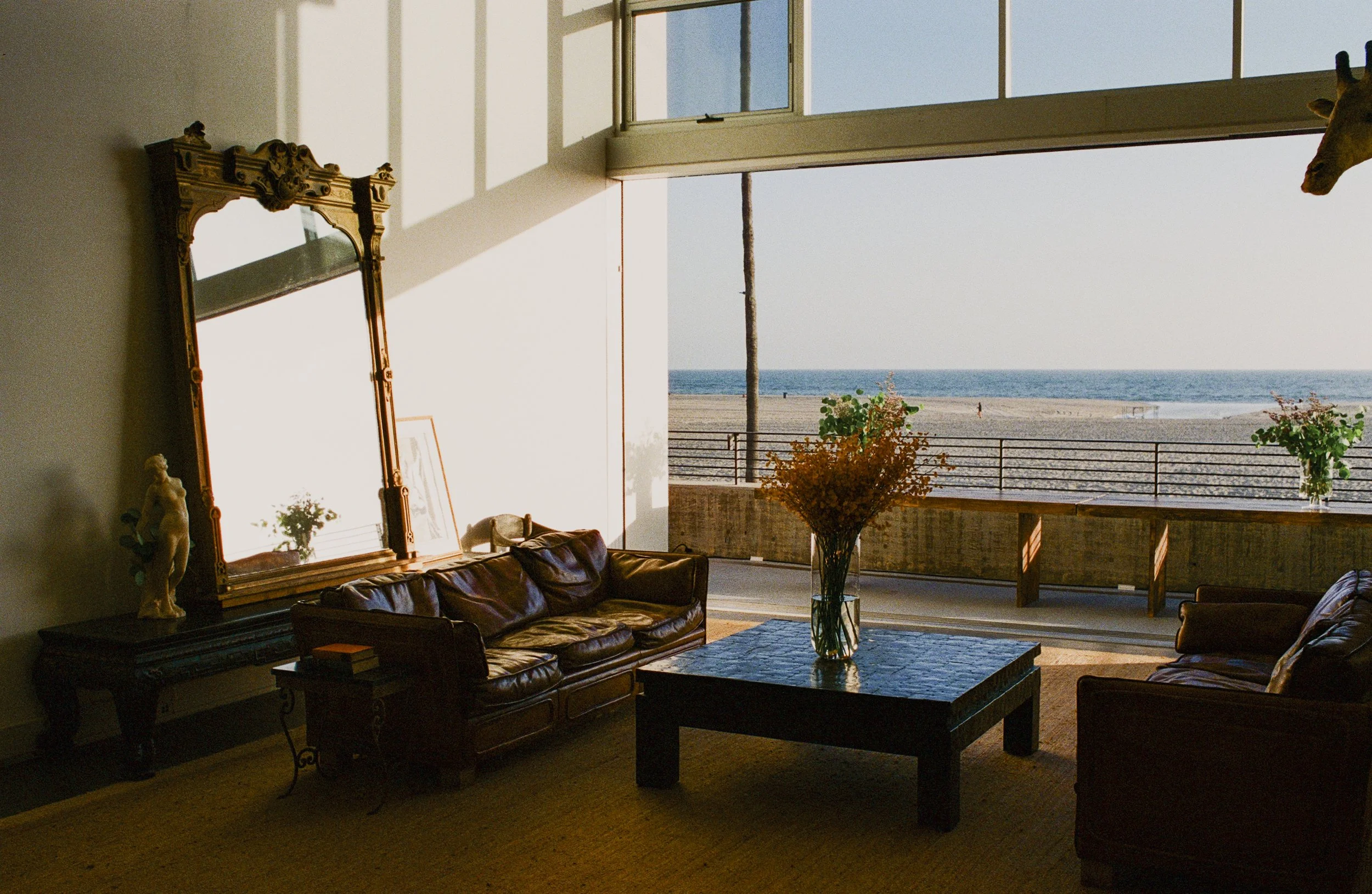 loft-2-dining-table-beach-view-venice-beach.jpg