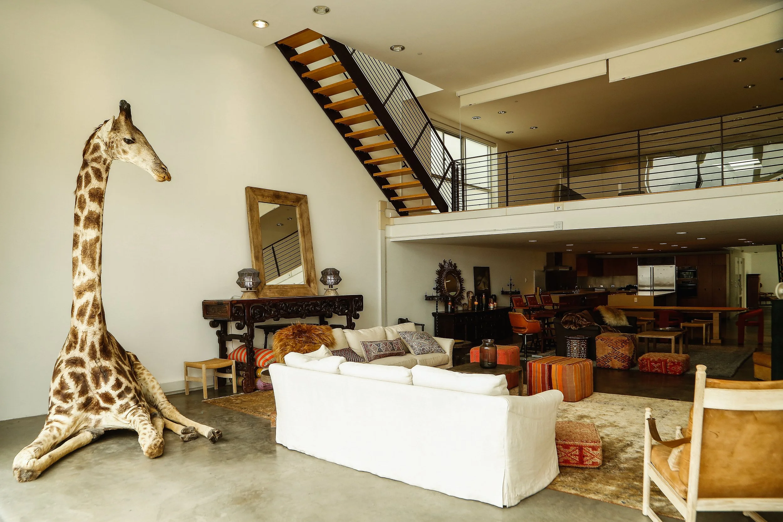 lofts-venice-beach-loft-1-lounge-antique-furnishings.jpg