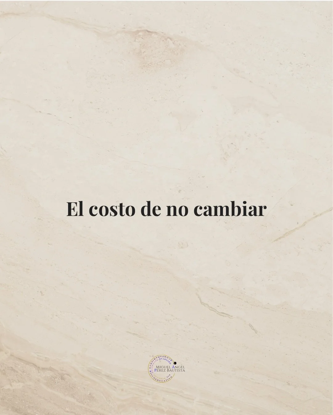 No cambiar no es neutral.

Tiene costo.
Solo que no lo pagas de golpe.

Lo pagas en ansiedad, desgaste, relaciones repetidas, decisiones que no tomas y una sensaci&oacute;n constante de que algo no termina de acomodarse.

Y con el tiempo&hellip;
eso 