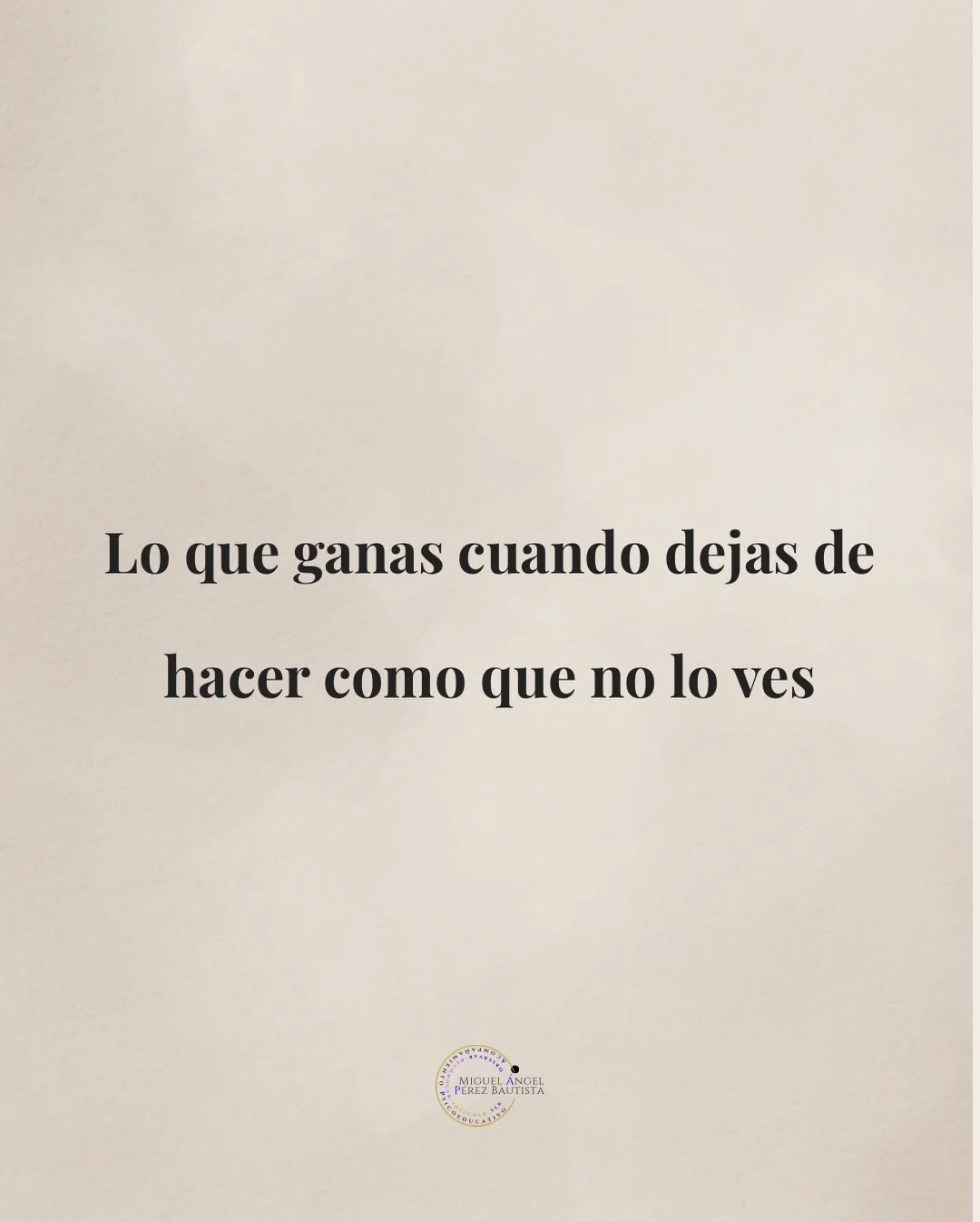 Hay cosas que ya sabes.

No porque alguien te las haya explicado&hellip;
porque ya las viviste suficientes veces.

Sabes con qu&eacute; v&iacute;nculo te drenas.
Sabes qu&eacute; decisi&oacute;n llevas meses evitando.
Sabes cu&aacute;ndo y c&oacute;m