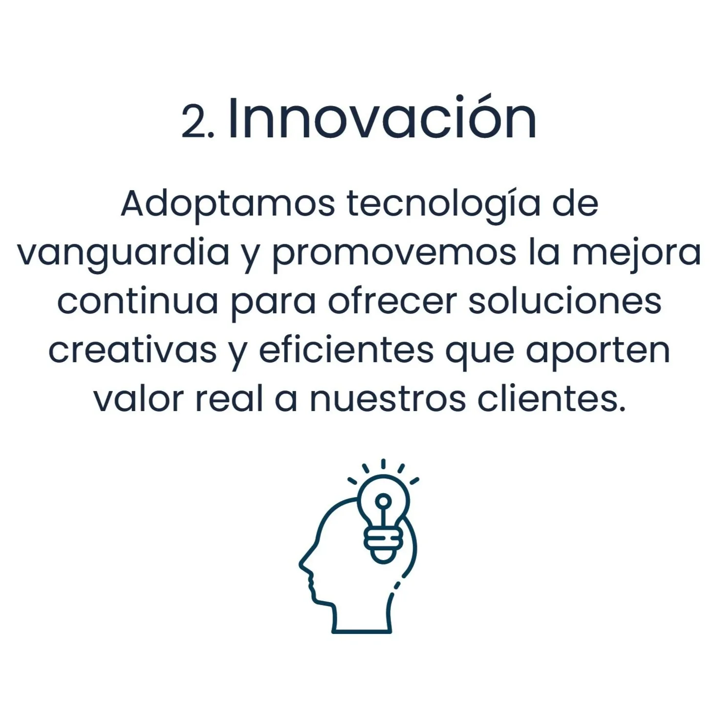 Texto que habla sobre innovación, adopción de tecnología vanguardista y promoción de soluciones creativas y eficientes para beneficiar a los clientes, acompañado de un icono de cerebro con una bombilla en la cabeza.