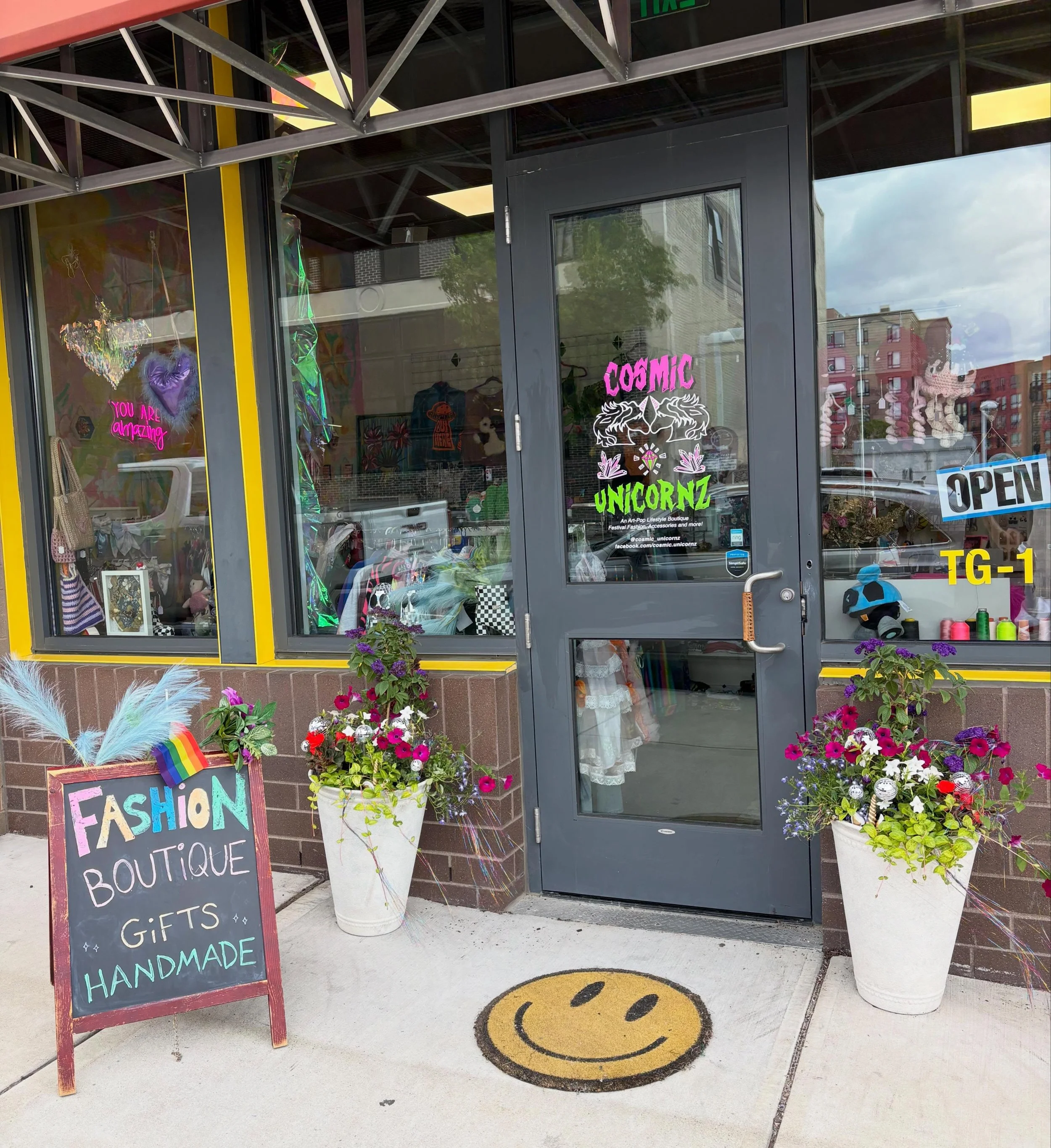 Shoutout to @the_charmed_porch for making the front of our shop BEAUTIFUL with these custom flower buckets, designed and planted to perfectly match the Cosmic Unicornz aesthetic! Im absolutely in LOVE! Reach out to them to style your entrance and mak