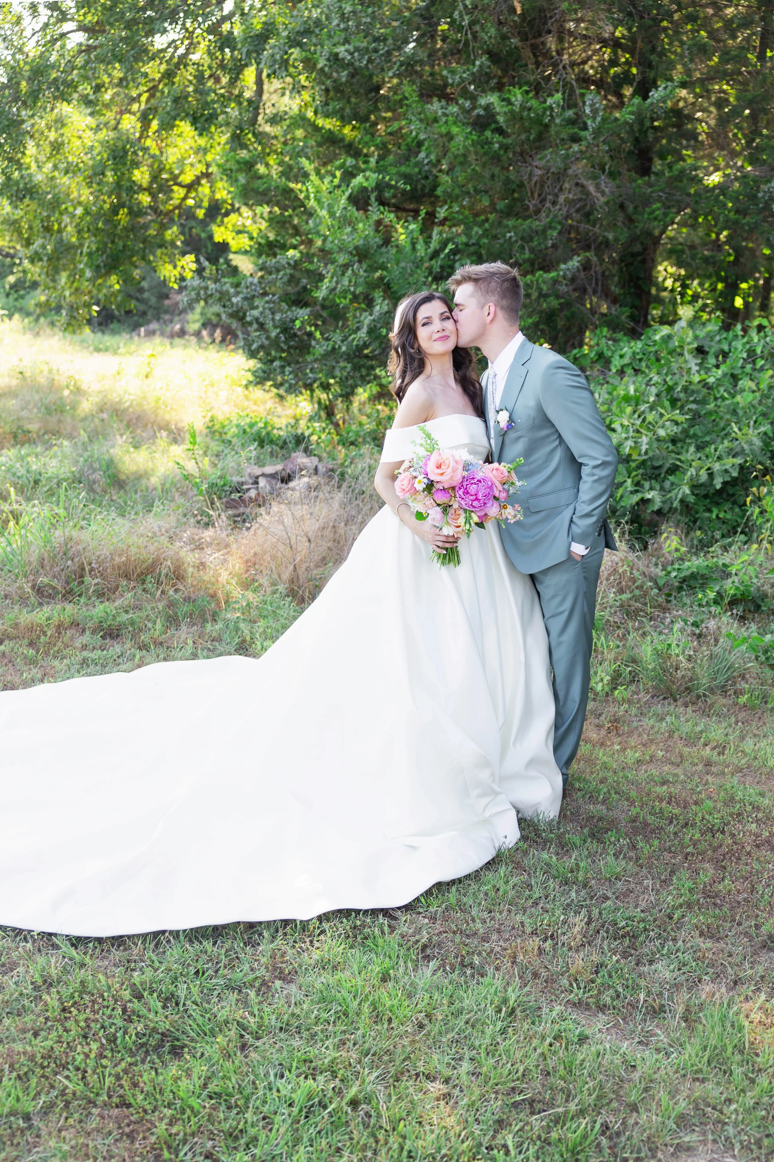 Arkansas wedding photographer, NWA wedding photographer, Kindred Barn Wedding