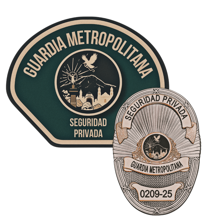 Distintivos de la Guardia Metropolitana de seguridad privada, uno de forma ovalada con fondo verde y otro de forma ovalada con fondo plateado y detalles en negro y cobre.