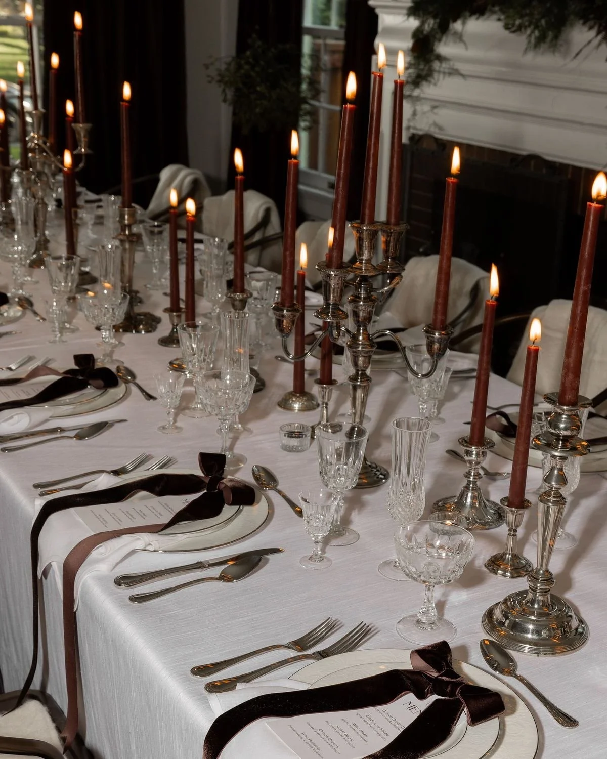 Marron Tablescape Decor reception led by Brisbane's best MC, celebrant, and day-of coordinator