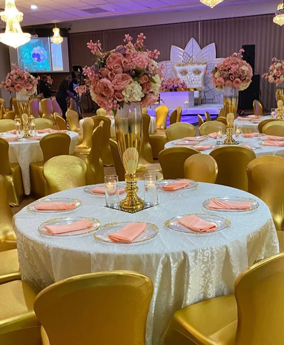 Elegant wedding decoration, throne chair, floral centerpiece, decorator in DMV area (Baltimore, Owings Mills, Randallstown, etc.)