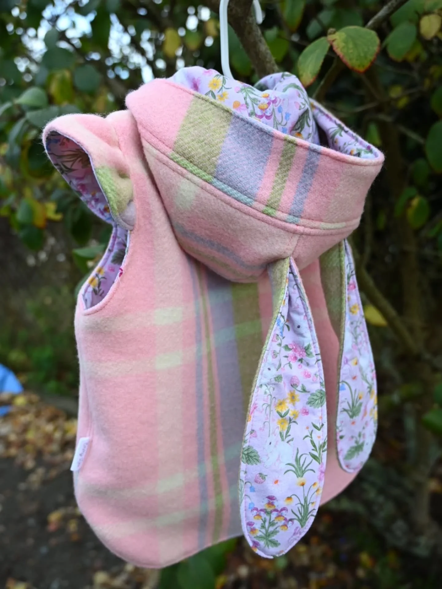 This vest is a birthday gift for a bunny loving little one. Lined with bunny themed cotton lining and adorned with ears, it's sure to be a favourite in her wardrobe. If you have a special birthday request, send me a DM. 
.
.
.
.
.
.
.
#bunny #vest #r