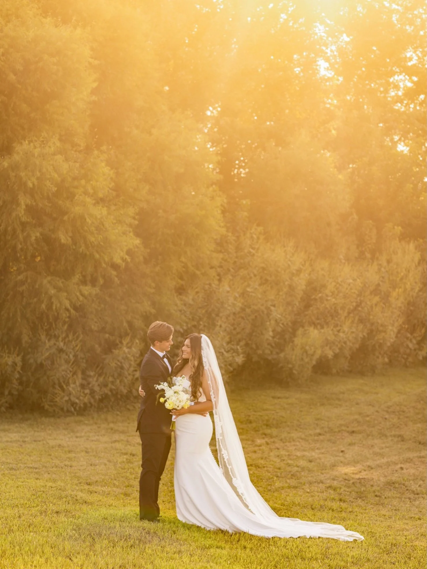 Imagine all the picture possibilities from our Upper Terrace. 💍🤍 

Tomorrow night, come experience Ravenly&rsquo;s Upper Terrace for yourself! It&rsquo;s going to be such a beautiful night to be outside, so dress accordingly and come enjoy live mus