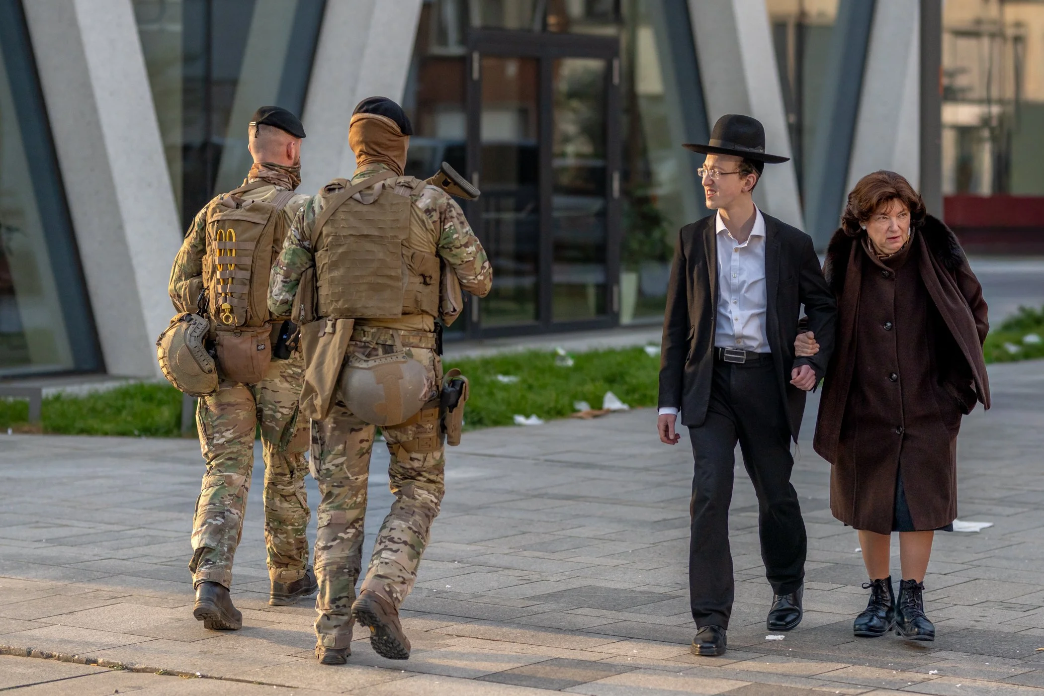 Militairen Op Straat-01.jpg