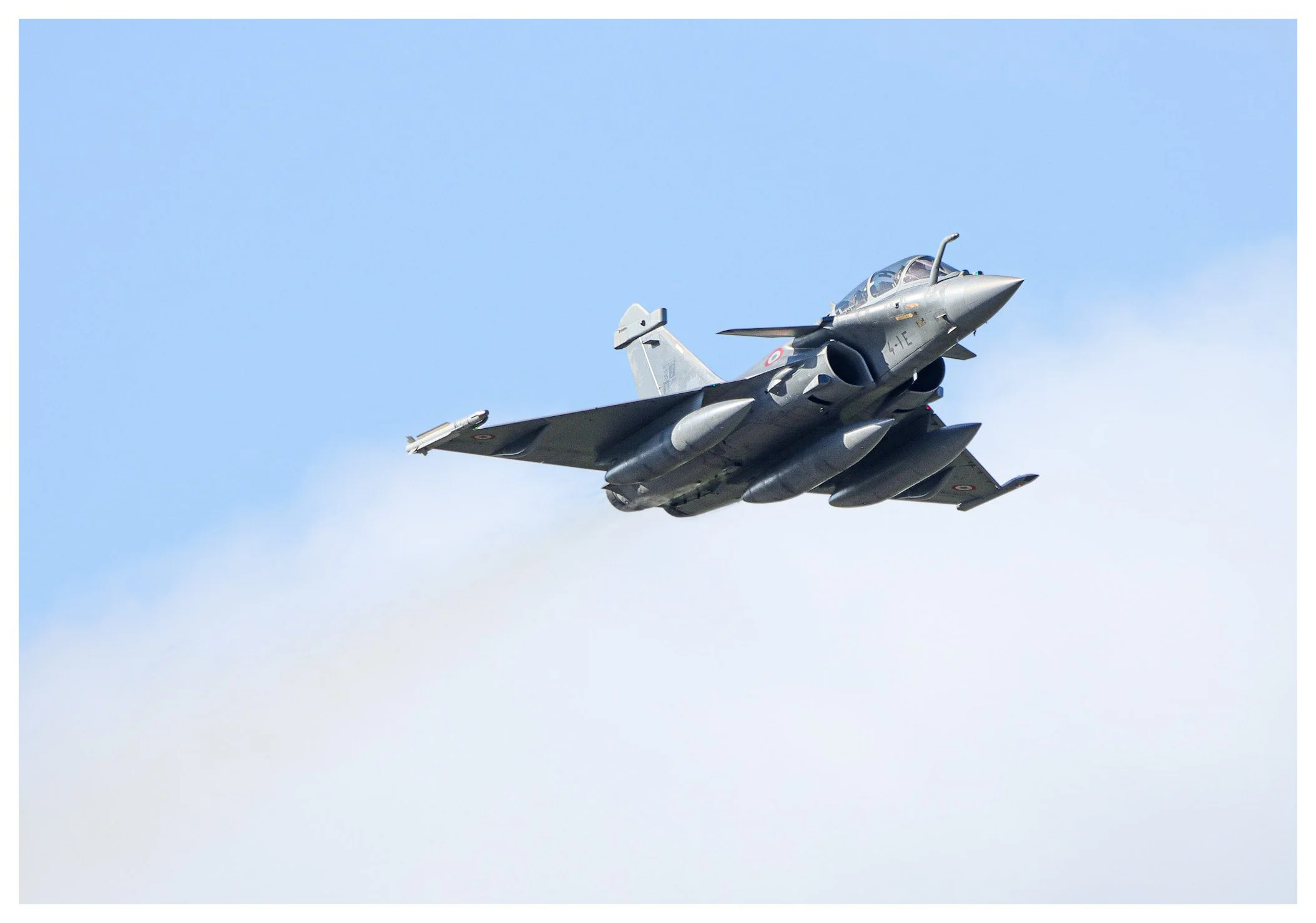 A military fighter jet flying in the sky during daytime.