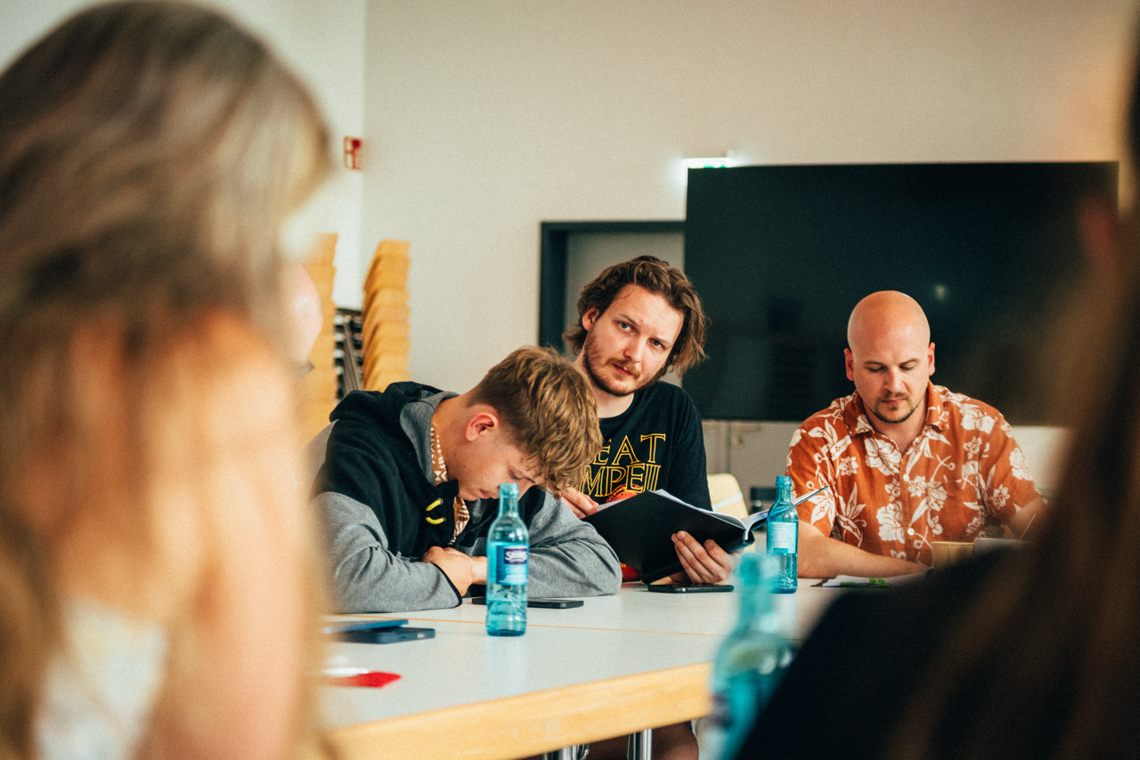 Hauptdarsteller Alexander Müßig bei einer Leseprobe · © 2026 Niklas Winkler / Birsteiner Festspiele | Foto zur redaktionellen Verwendung freigegeben.