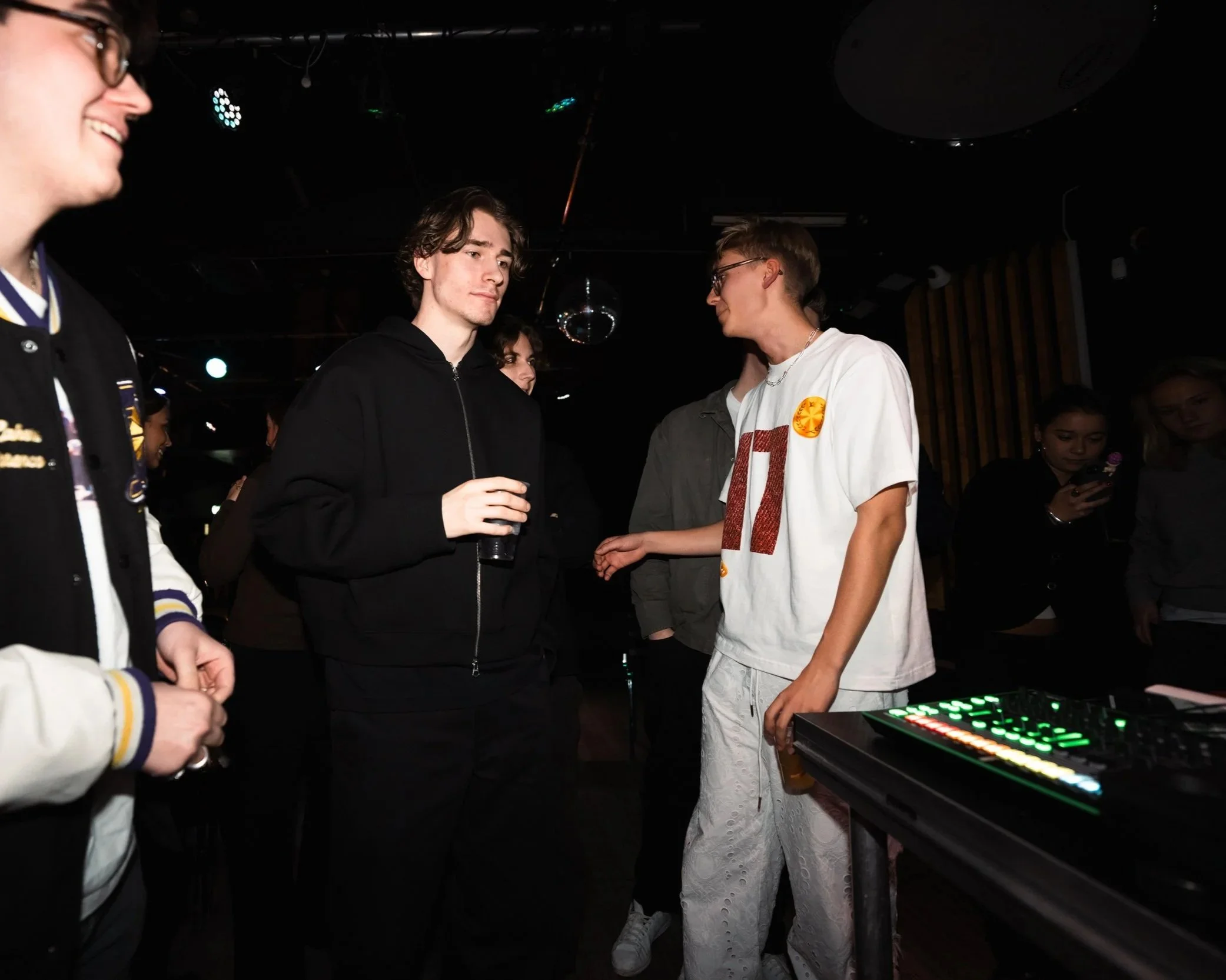 Sigurd 19/12/24
DJ TALK 1 m. Emil Degner, Mai Shaarup, Boogie Rookie, JVC og DJ Ary