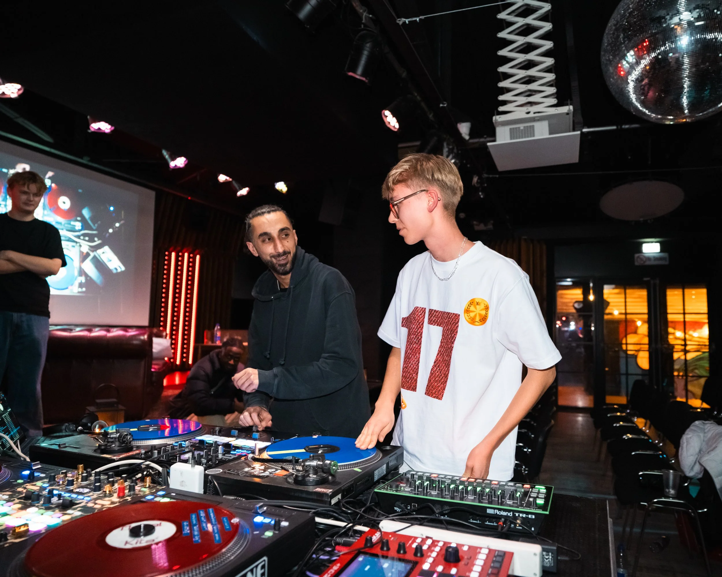 Sigurd 19/12/24
DJ TALK 1 m. Emil Degner, Mai Shaarup, Boogie Rookie, JVC og DJ Ary